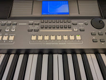 Load image into Gallery viewer, Yamaha PSR-S670 61-Key Arranger Workstation Keyboard + PSU &amp; Music rest stock number #26340
