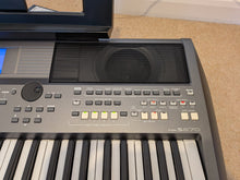 Load image into Gallery viewer, Yamaha PSR-S670 61-Key Arranger Workstation Keyboard + PSU &amp; Music rest stock number #26340
