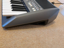 Load image into Gallery viewer, Yamaha PSR-S670 61-Key Arranger Workstation Keyboard + PSU &amp; Music rest stock number #26340
