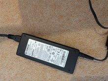 Load image into Gallery viewer, Yamaha PSR-S670 61-Key Arranger Workstation Keyboard + PSU &amp; Music rest stock number #26340
