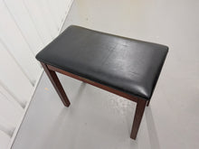 Load image into Gallery viewer, YAMAHA CLAVINOVA CLP-370M DIGITAL PIANO + STOOL IN MAHOGANY stock nr 26384
