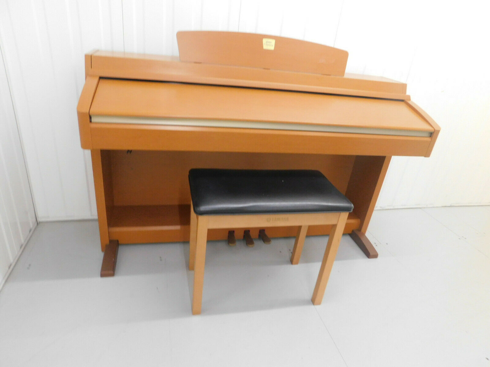 Yamaha Clavinova CLP-230C Digital Piano in cherry + matching stool