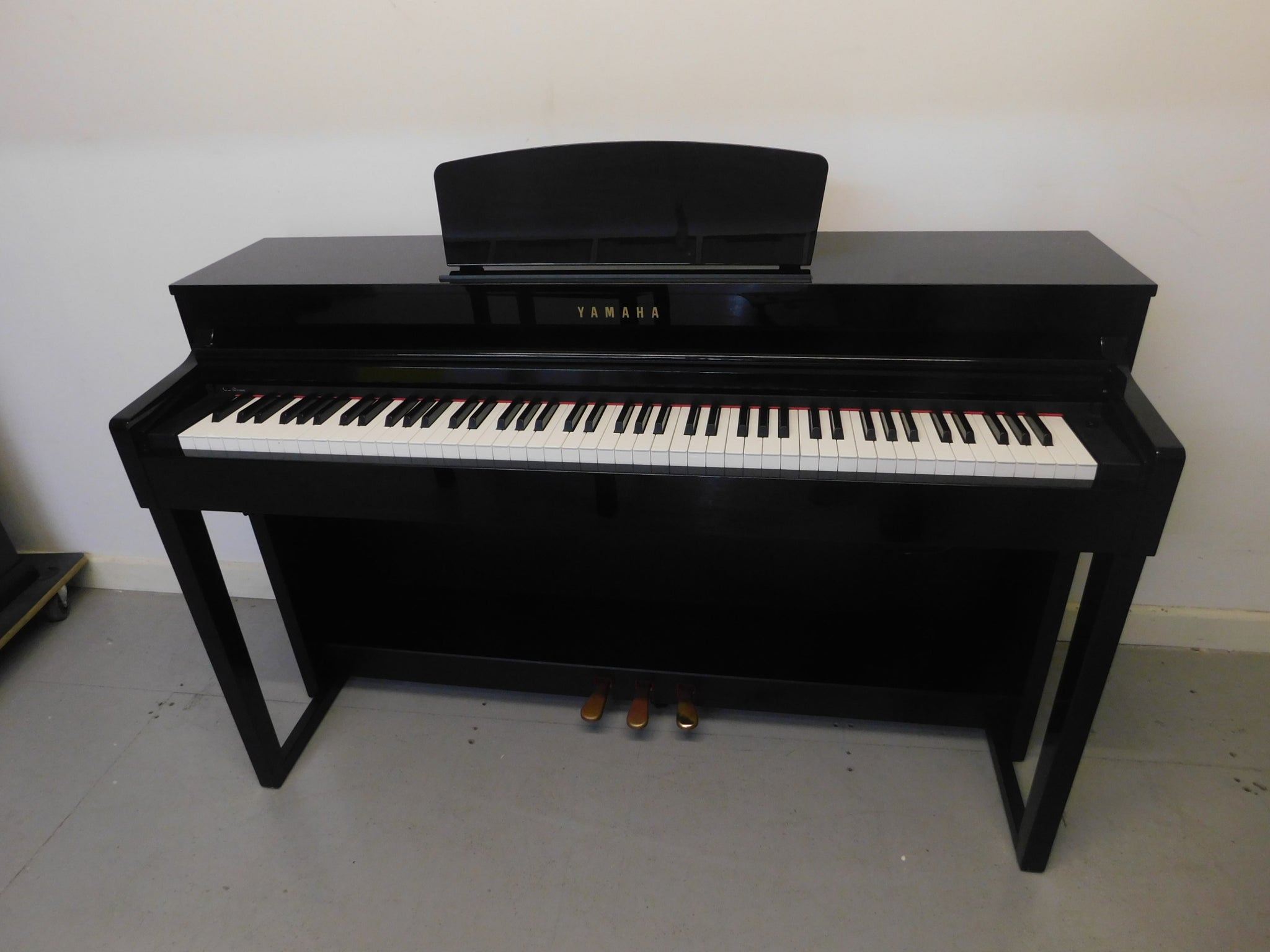 Yamaha Clavinova CLP-430PE in polished ebony glossy black + stool stoc –  Sulinda Music