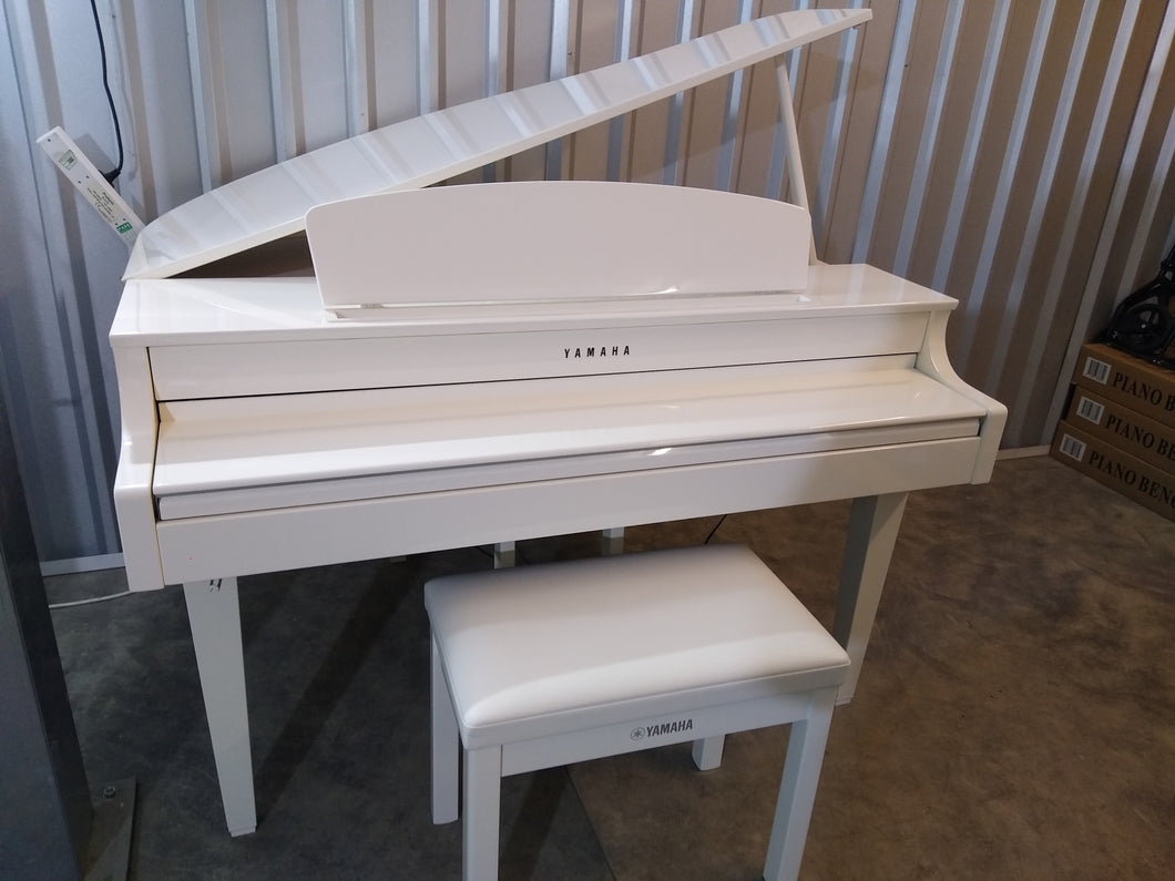 Yamaha Clavinova CLP-665GP in polished glossy white + matching stool