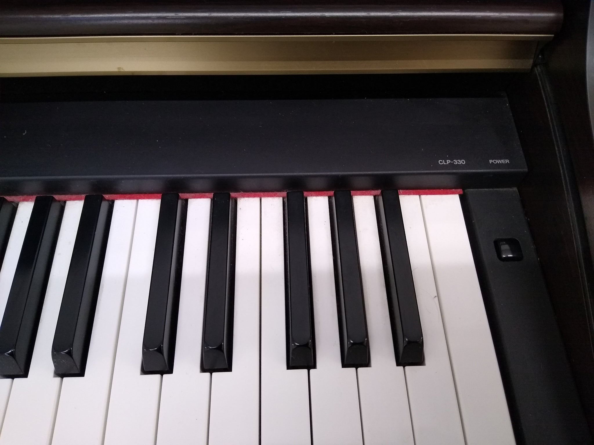 Yamaha Clavinova CLP-330 Digital Piano in rosewood with stool
