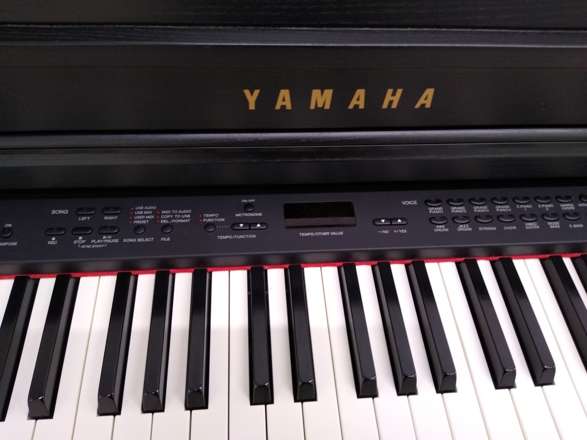 Yamaha Clavinova CLP-440 Digital Piano in satin black with