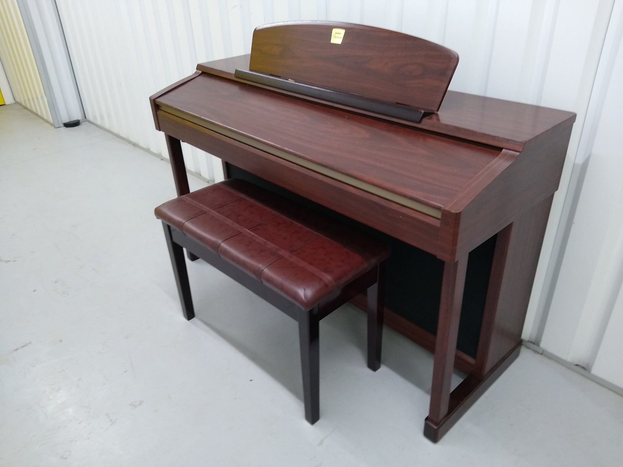 Yamaha Clavinova CLP-170 Digital Piano with stool in mahogany stock nr –  Sulinda Music