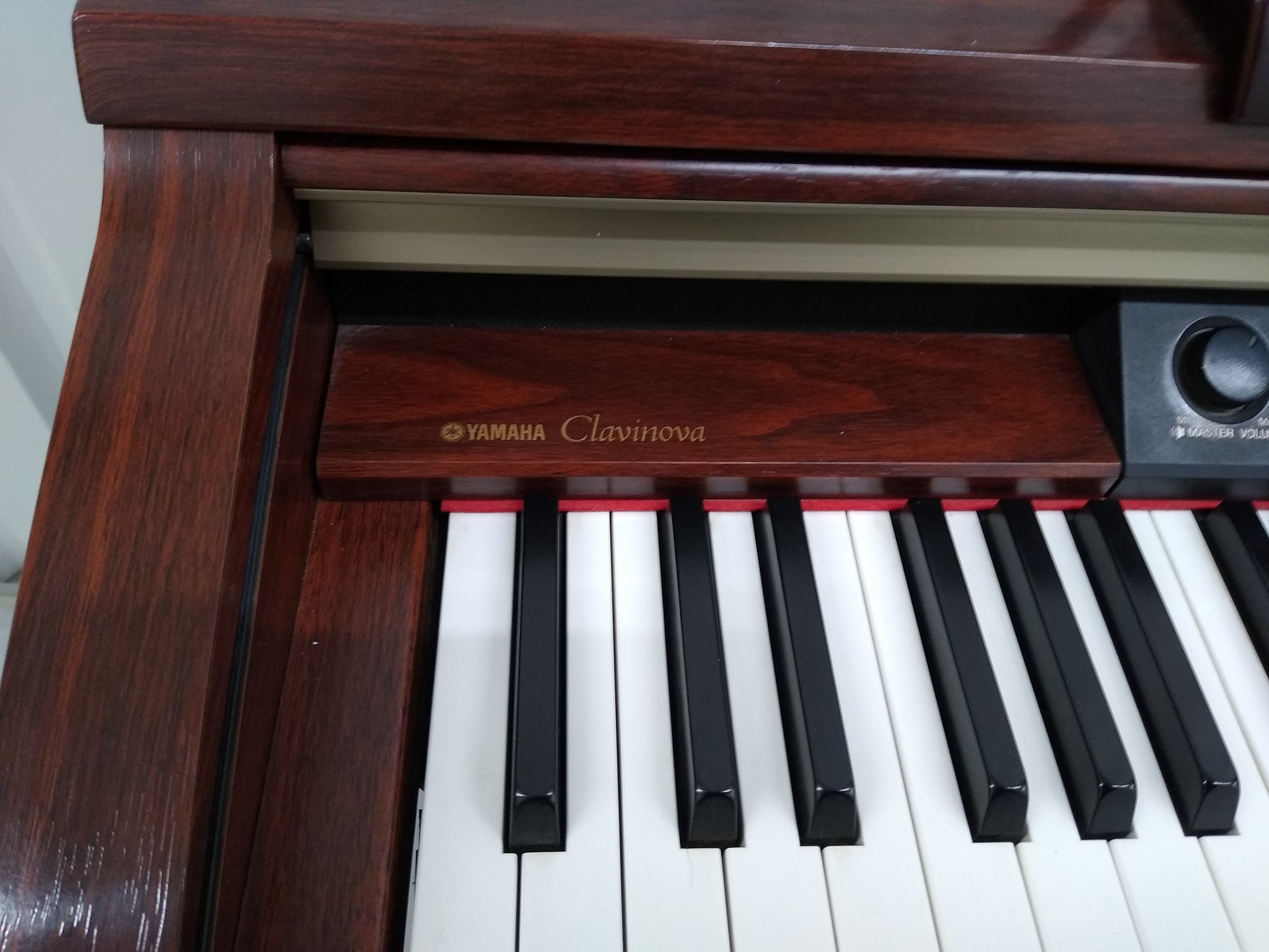 Yamaha Clavinova CLP-170 Digital Piano with stool in mahogany stock nr –  Sulinda Music