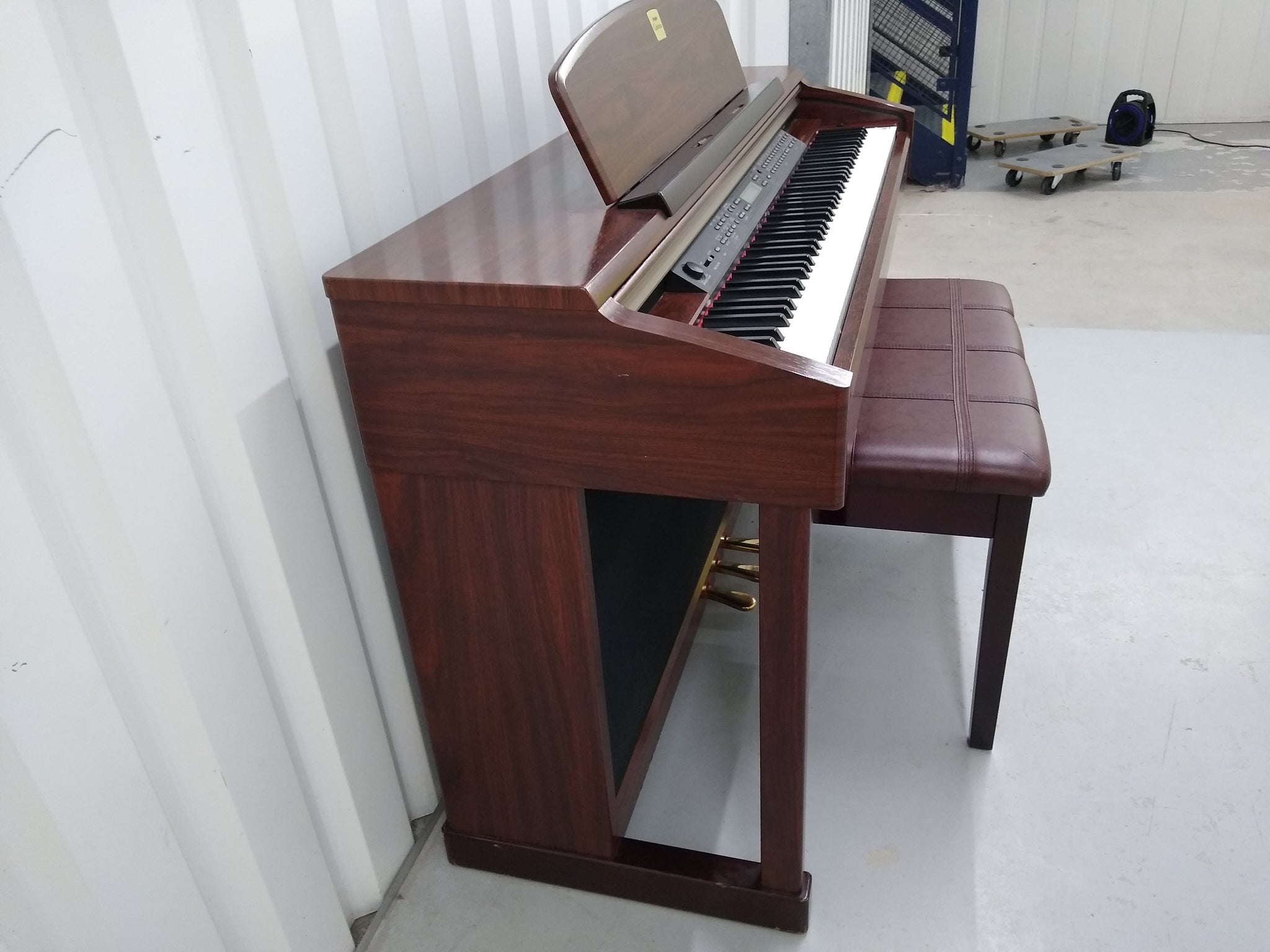 Yamaha Clavinova CLP-170 Digital Piano with stool in mahogany 