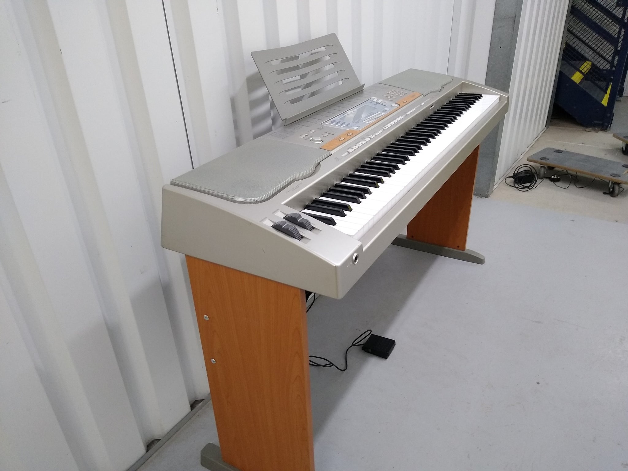 Casio WK 8000 piano keyboard workstation 88 keys stand pedal sto Sulinda Music