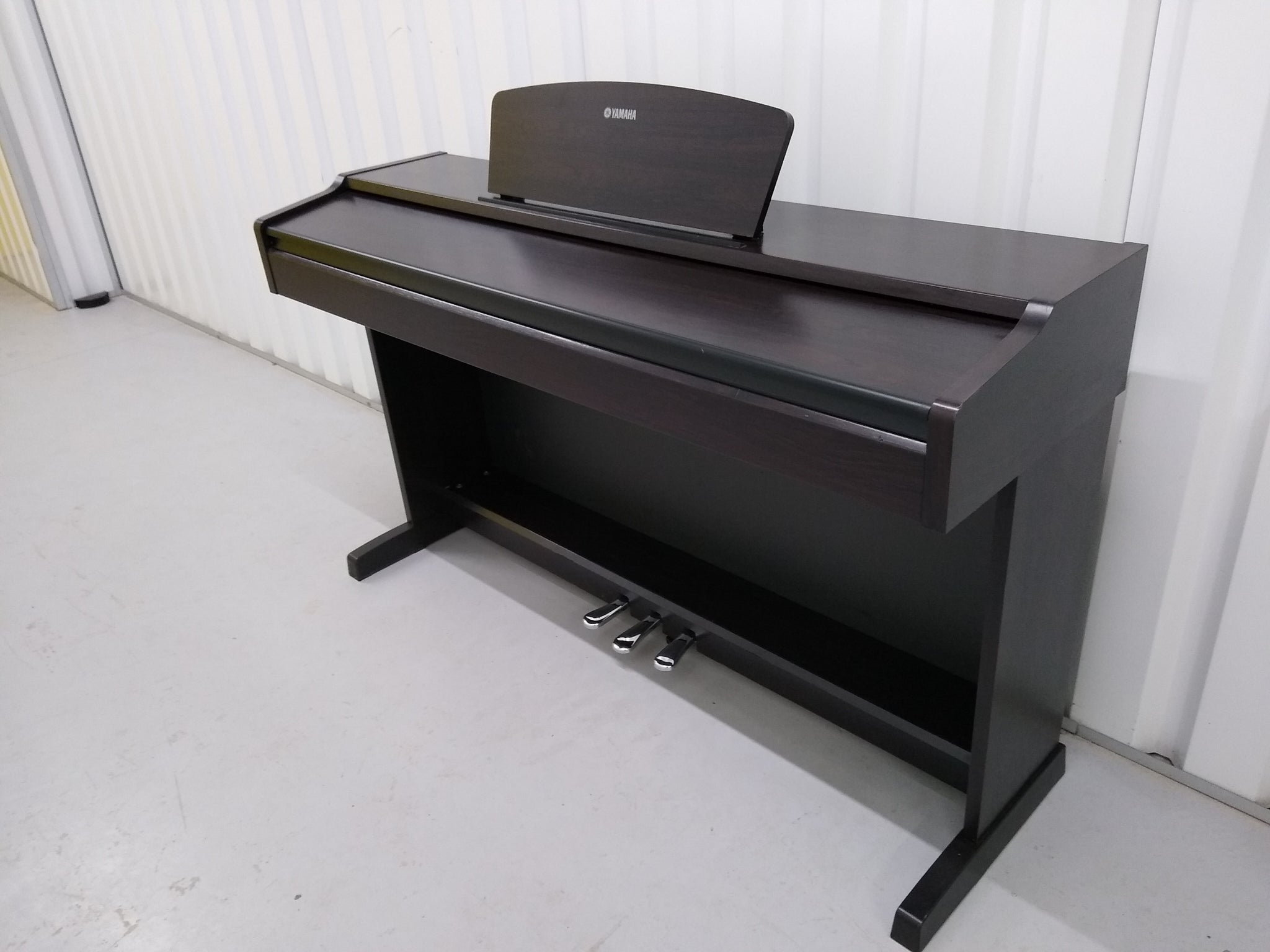 Digital Piano Klavier Yamaha YDP-161 B newest Arius