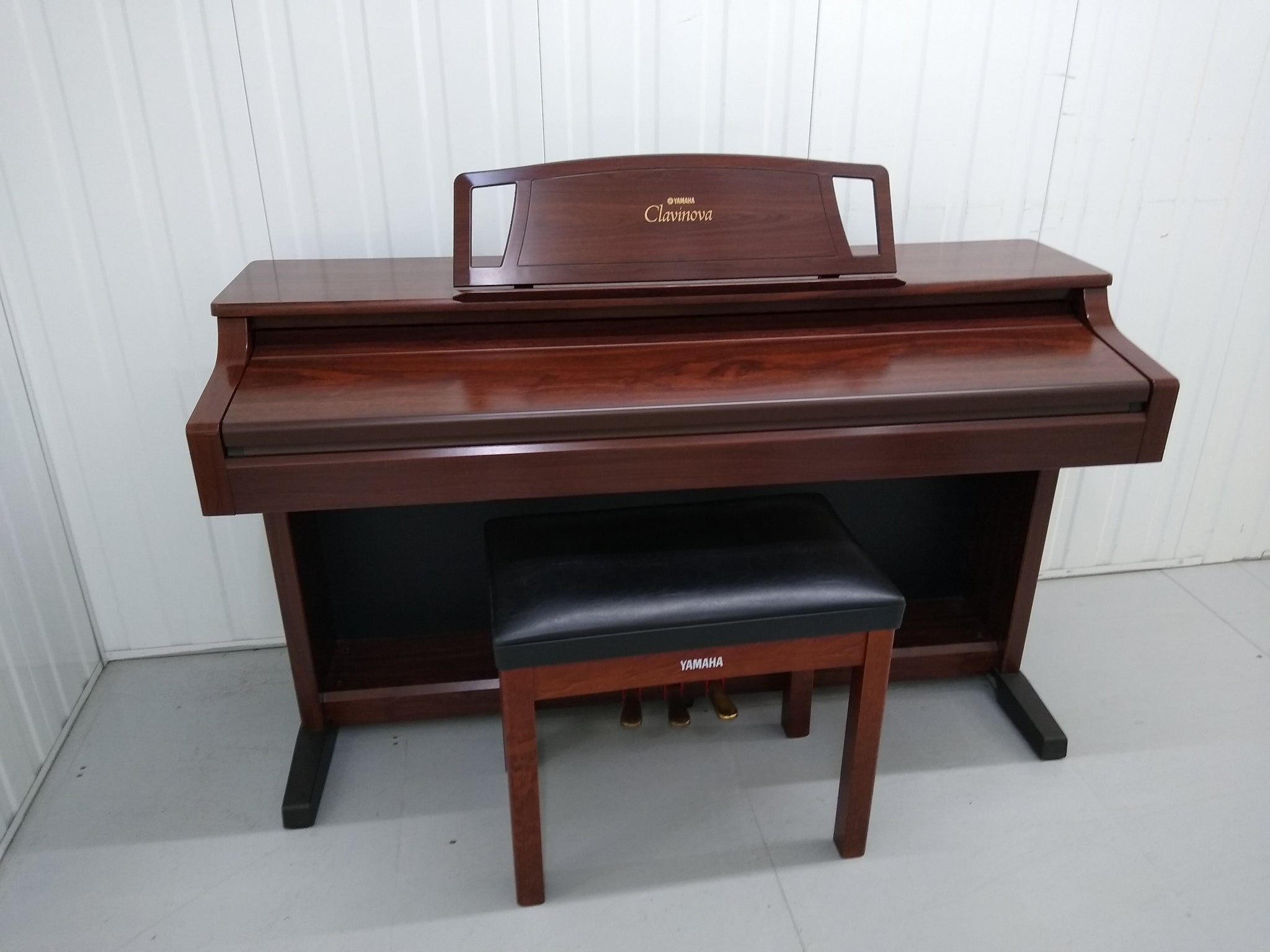 Yamaha Clavinova CLP-860 Digital Piano and stool in mahogany stock # 2 –  Sulinda Music