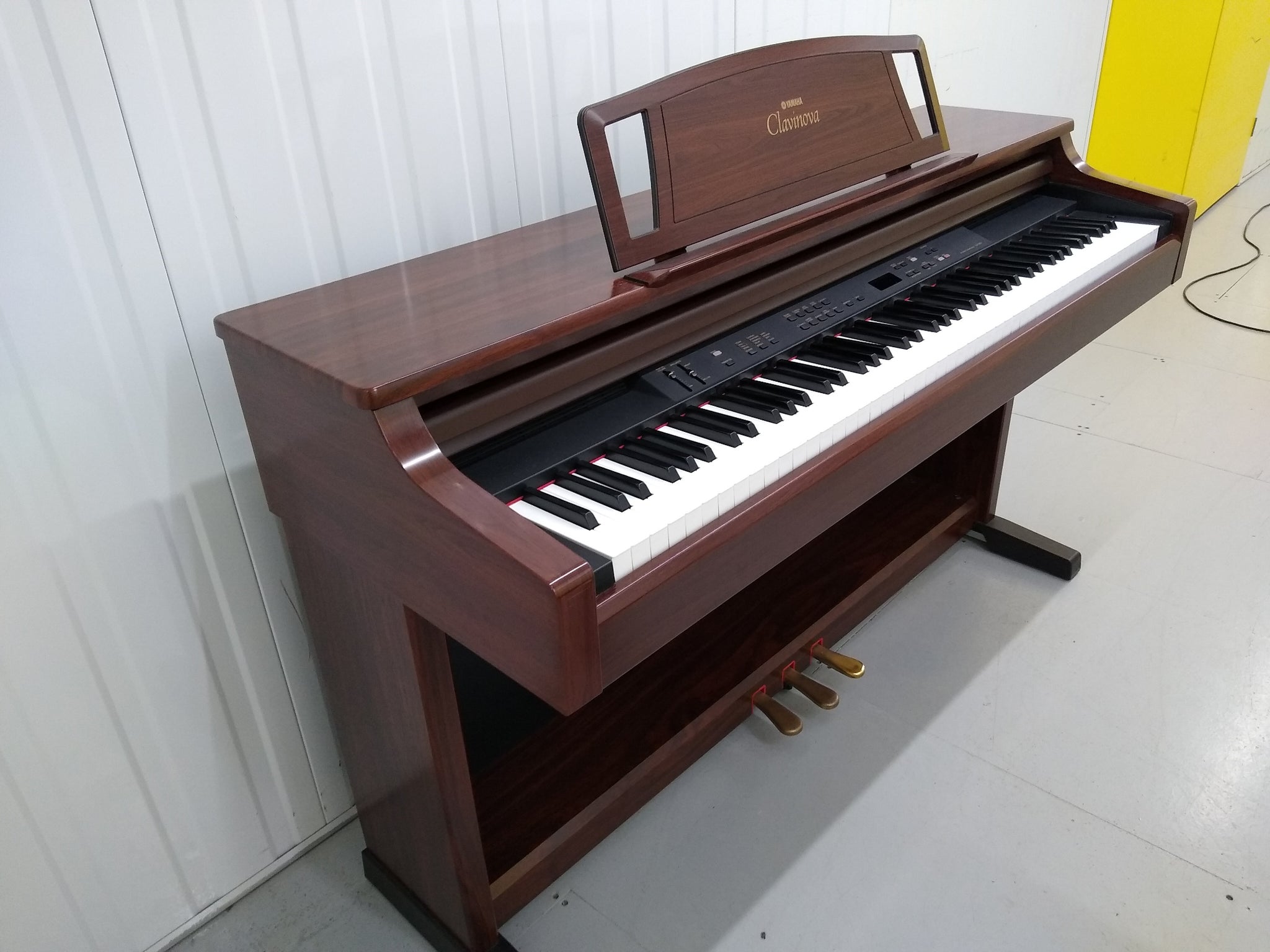 Yamaha Clavinova CLP-860 Digital Piano and stool in mahogany stock # 2 –  Sulinda Music