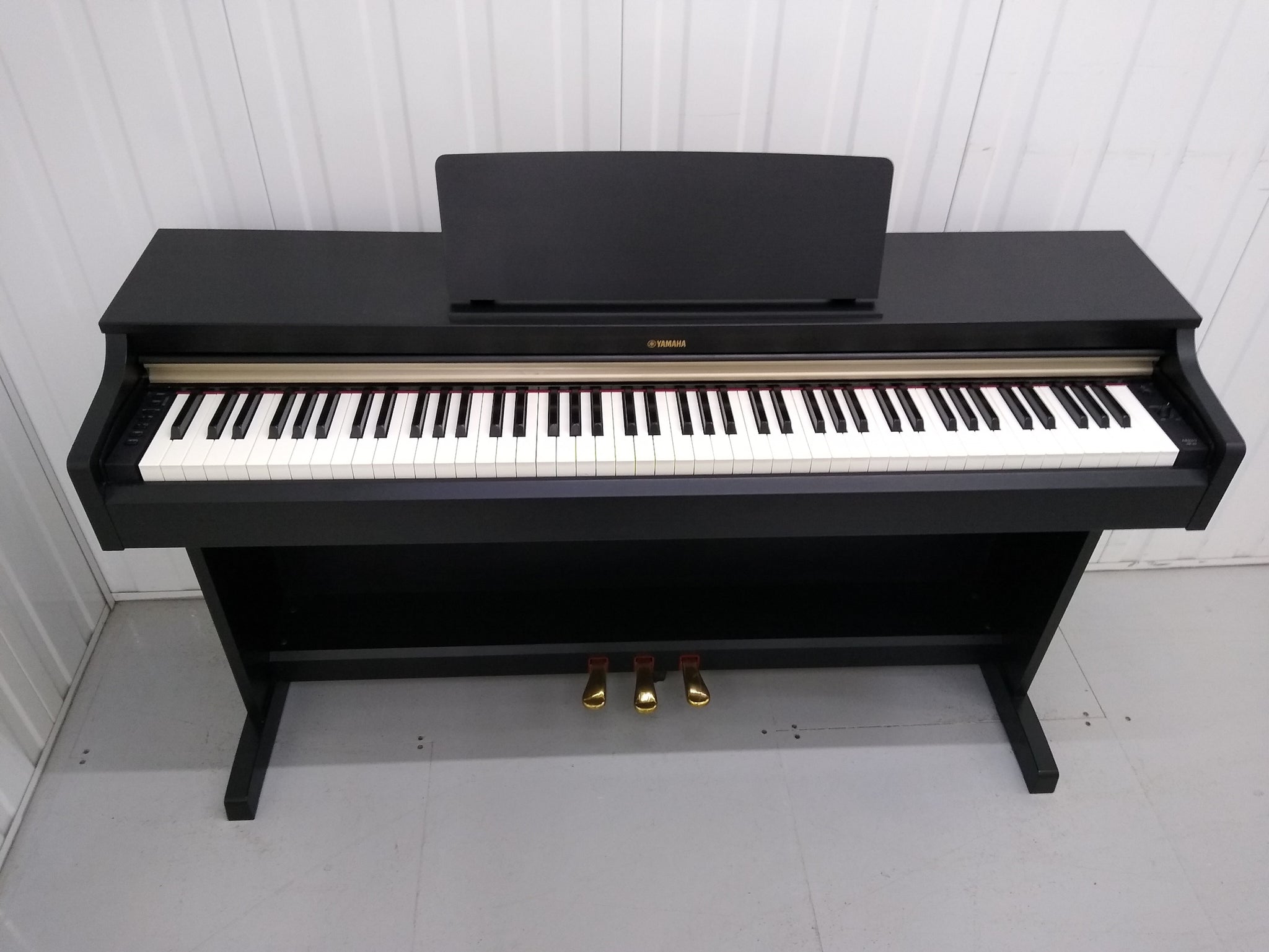 Yamaha Arius YDP-162 Digital Piano satin black, clavinova