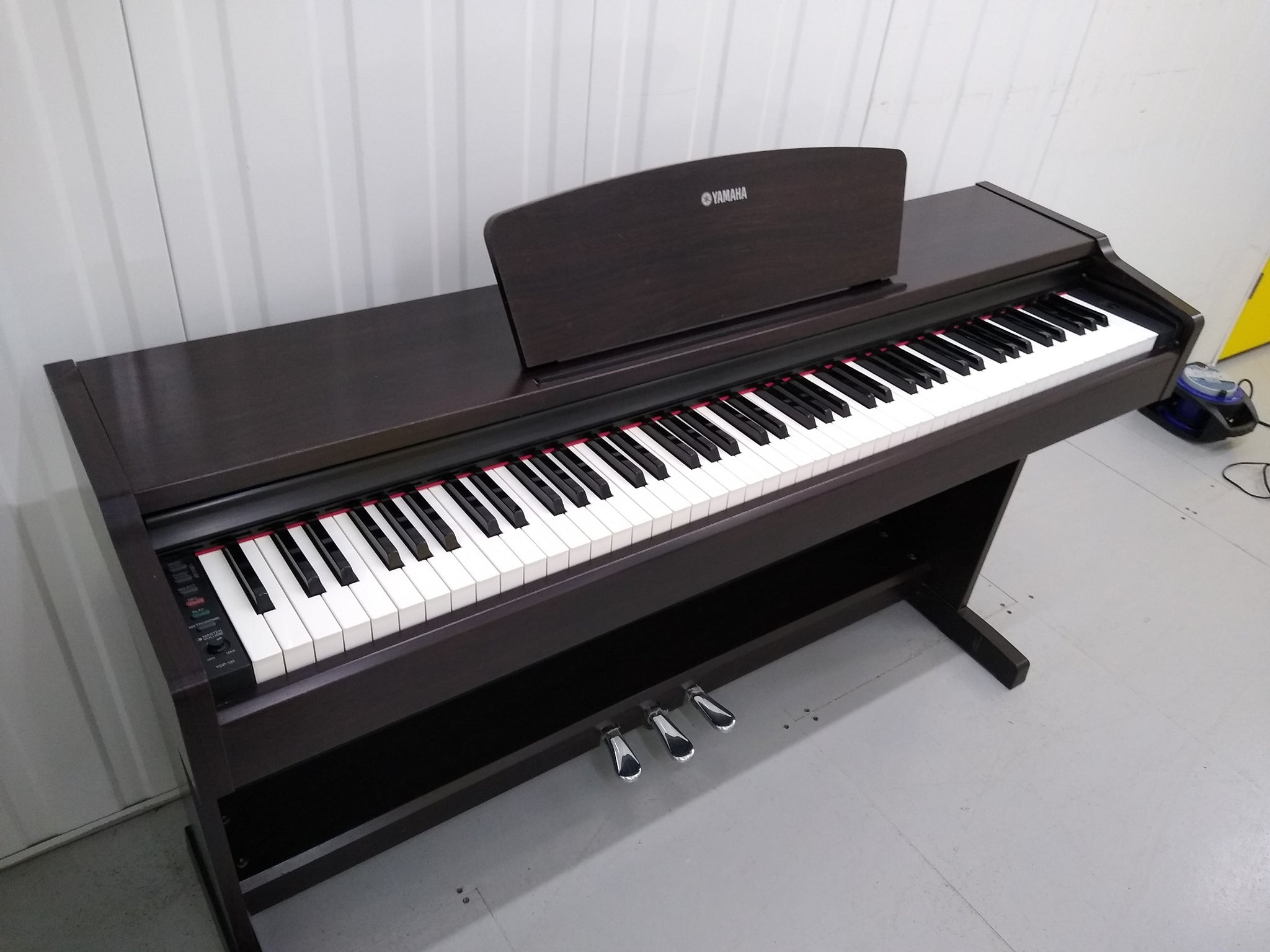 Yamaha Arius YDP-131 Digital Piano in rosewood finish stock nr 