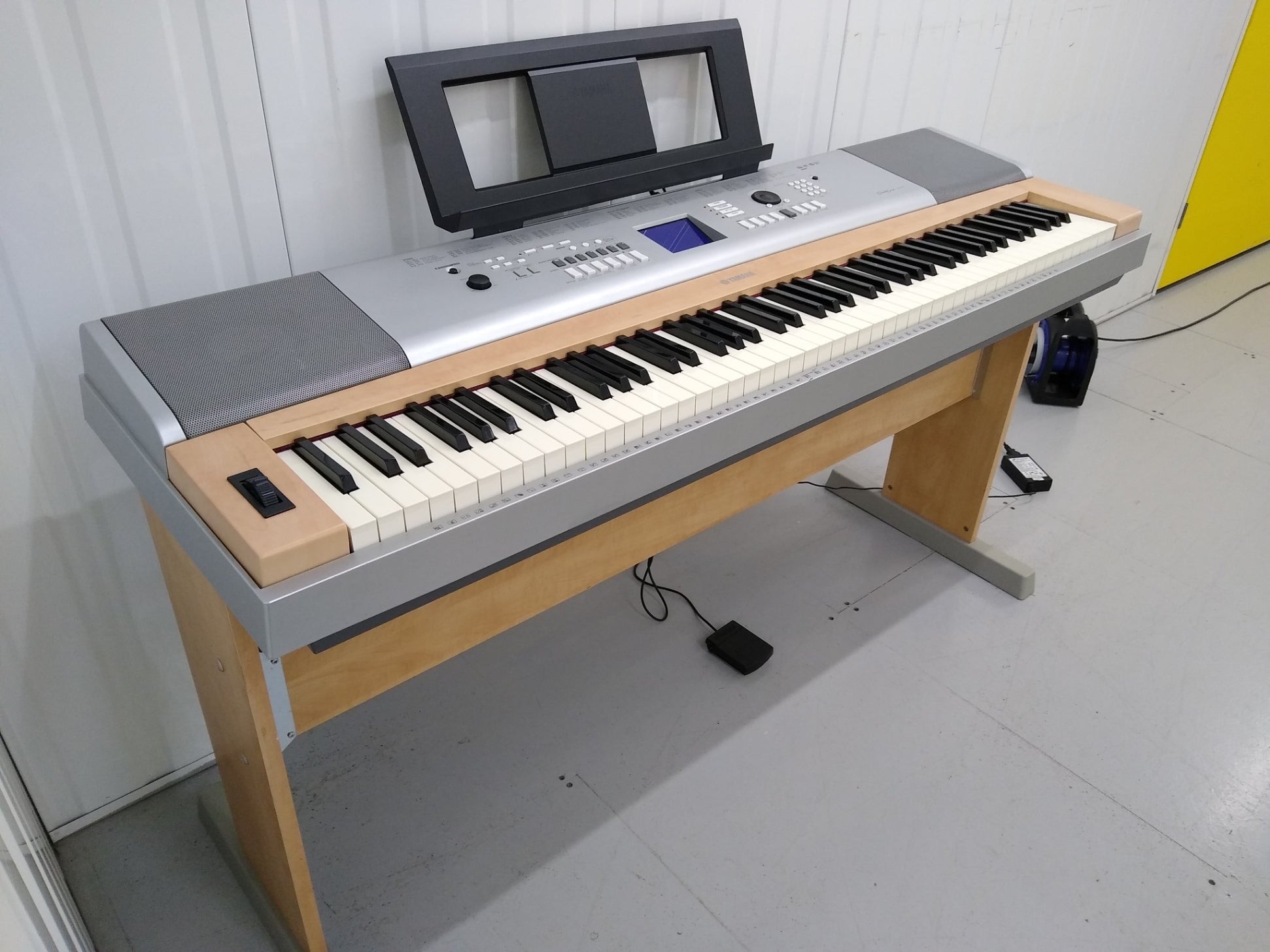 Yamaha DGX-620 88 Key Weighted Keys Portable Grand + stand + pedal stock #  22156