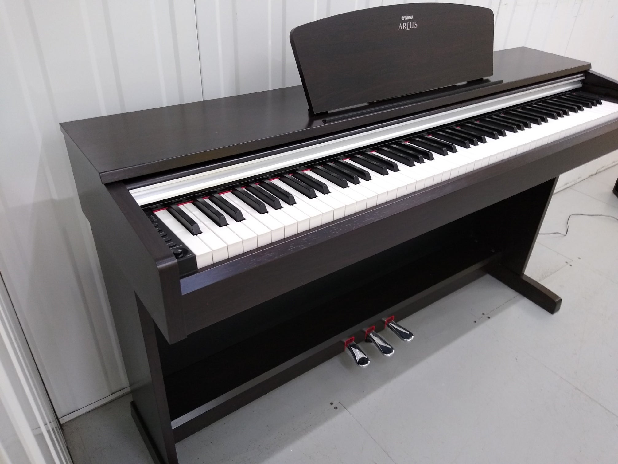 Yamaha ARIUS デジタルピアノ YDP-141　椅子付 Yamaha Arius YDP-141 digital piano in rosewood stock # 22412