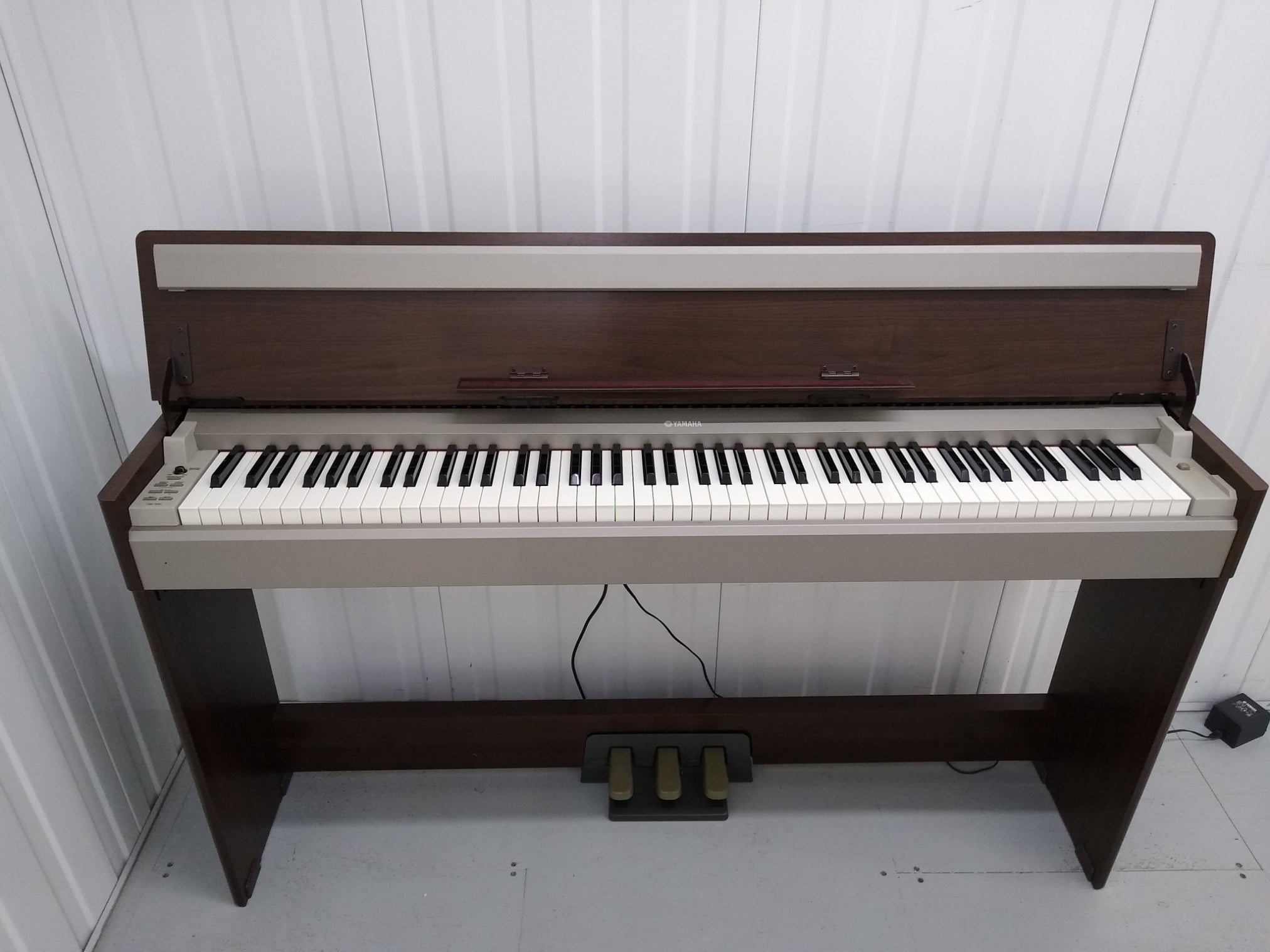 Alimentatore/Caricabatterie 12V per Pianoforte Digitale Yamaha Arius Alimentatore/Caricabatterie 12V per Pianoforte Digitale Yamaha Arius