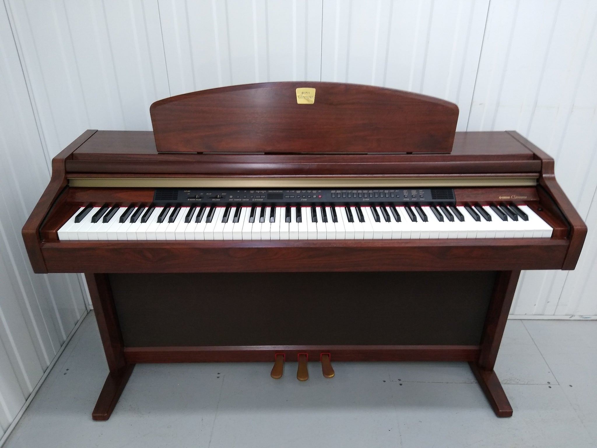 YAMAHA CLAVINOVA CLP-950 Digital Piano in mahogany stock nr 22161 – Sulinda  Music