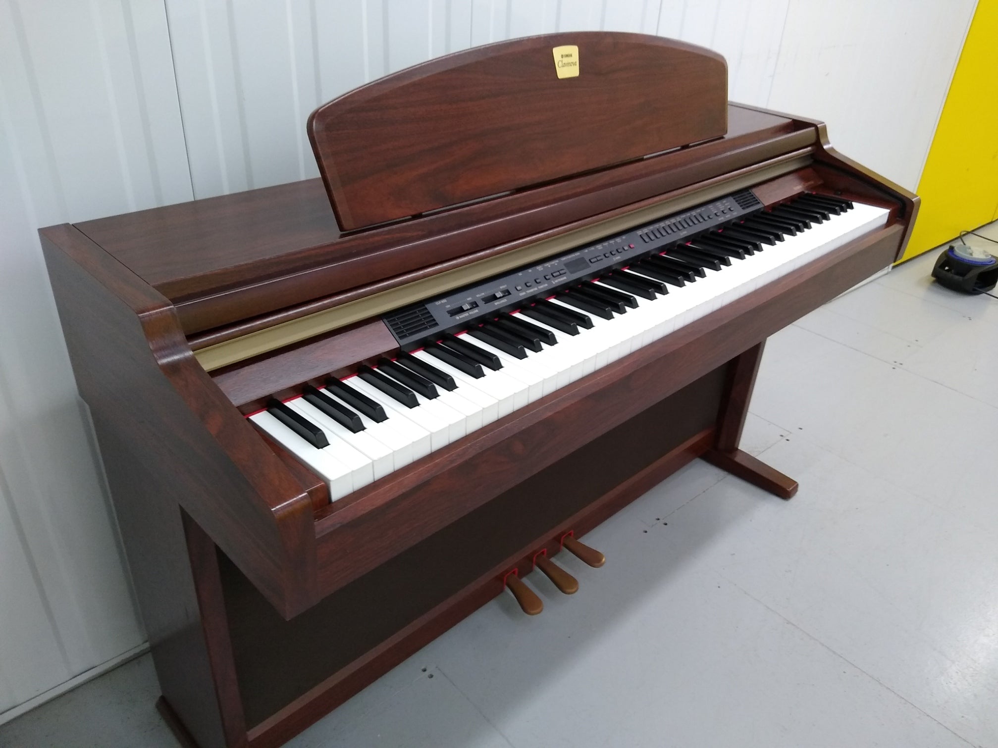 YAMAHA CLAVINOVA CLP-950 Digital Piano in mahogany stock nr 22161 – Sulinda  Music