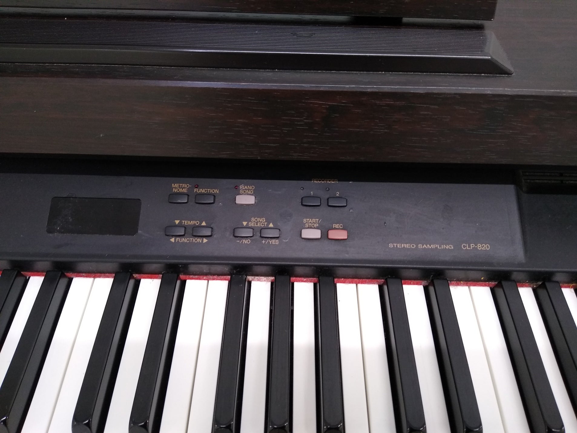 Yamaha Clavinova CLP-820 Digital Piano and stool weighted