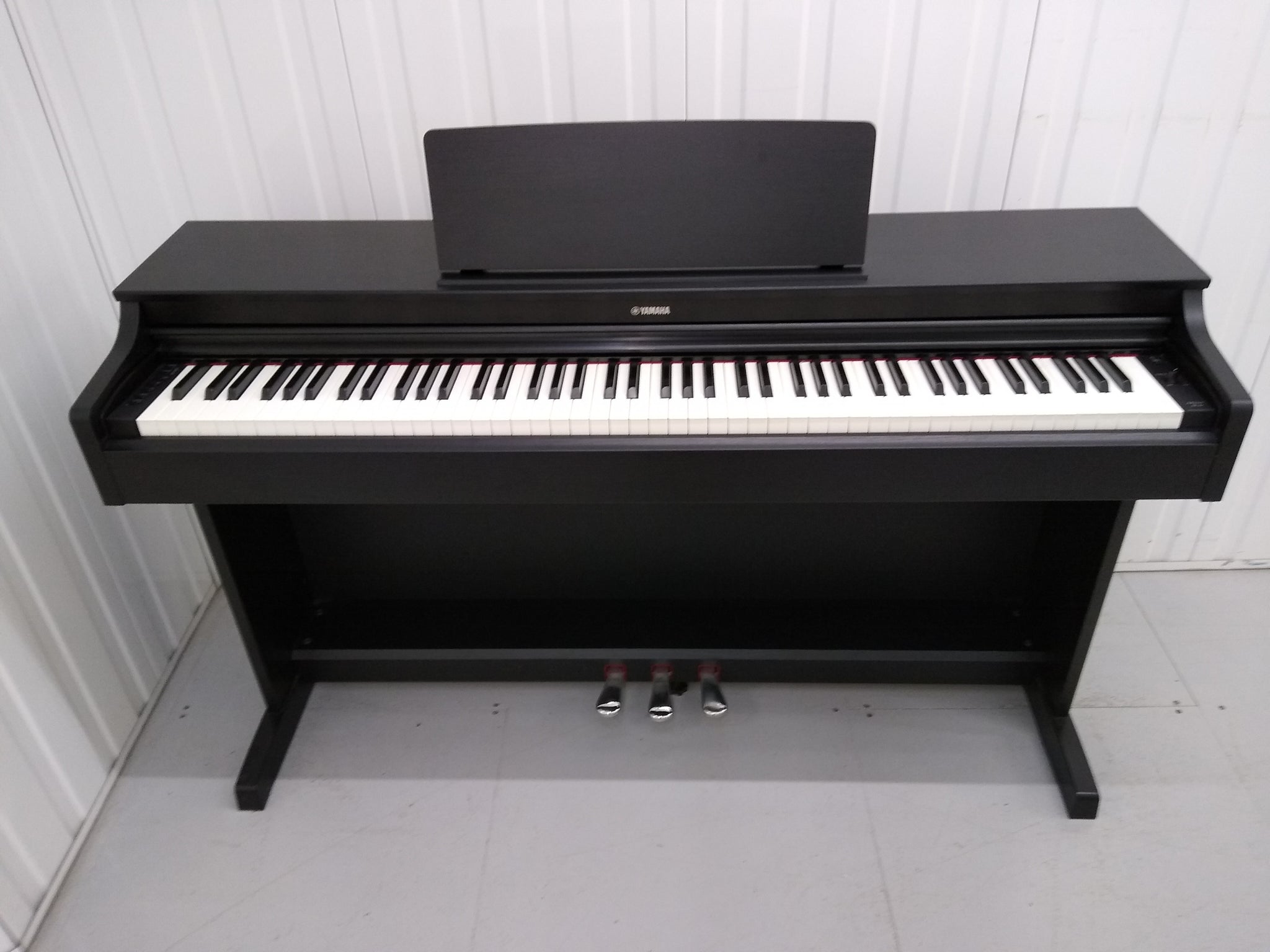 Yamaha Arius YDP-163 Digital Piano satin black clavinova keyboard