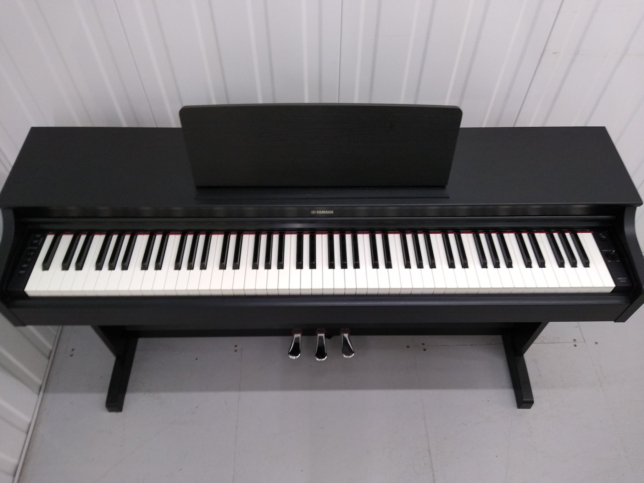 Yamaha Arius YDP-163 Digital Piano satin black clavinova keyboard