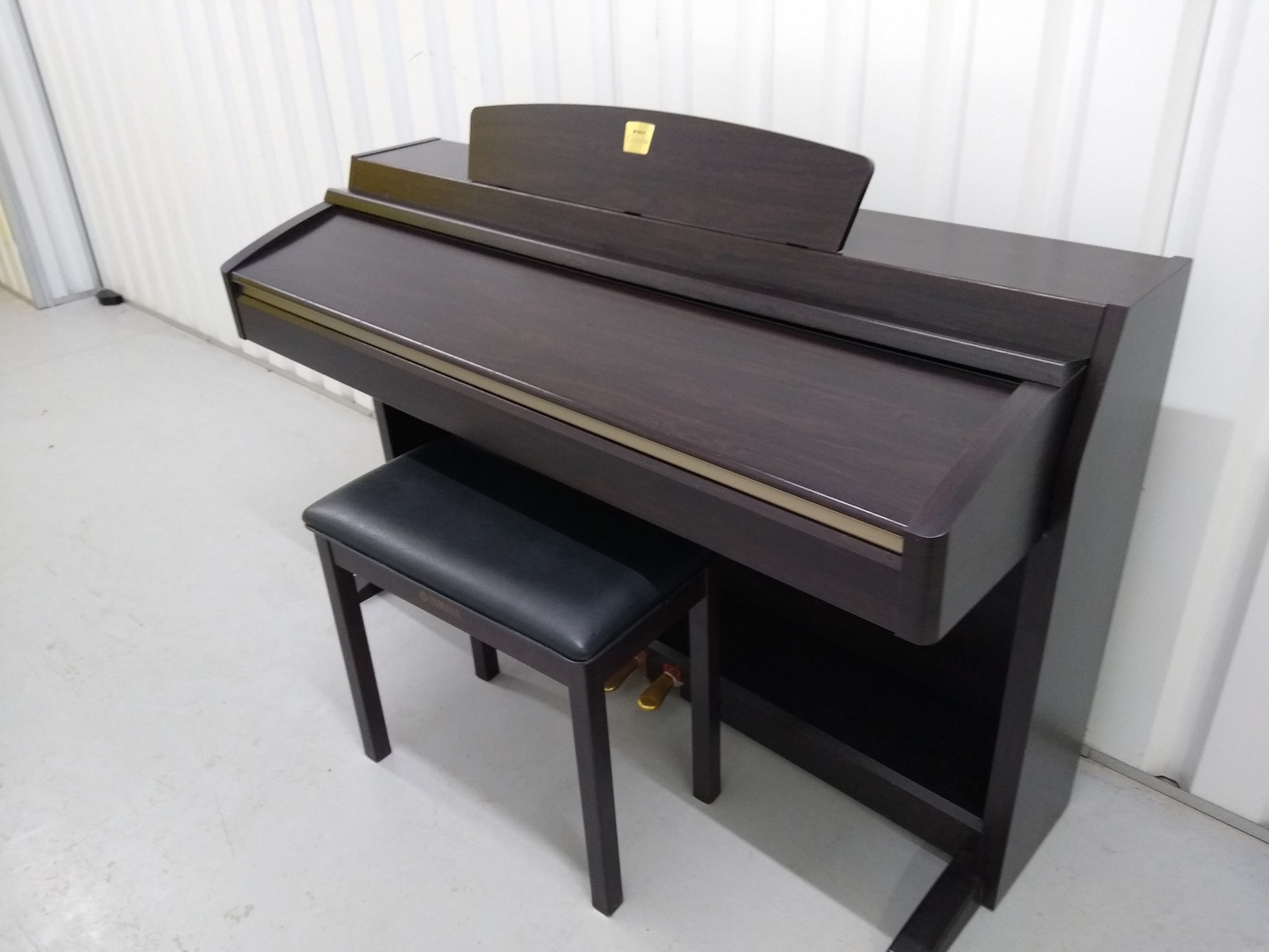 Yamaha Clavinova CLP-230 Digital Piano in rosewood + stool stock nr 22 –  Sulinda Music