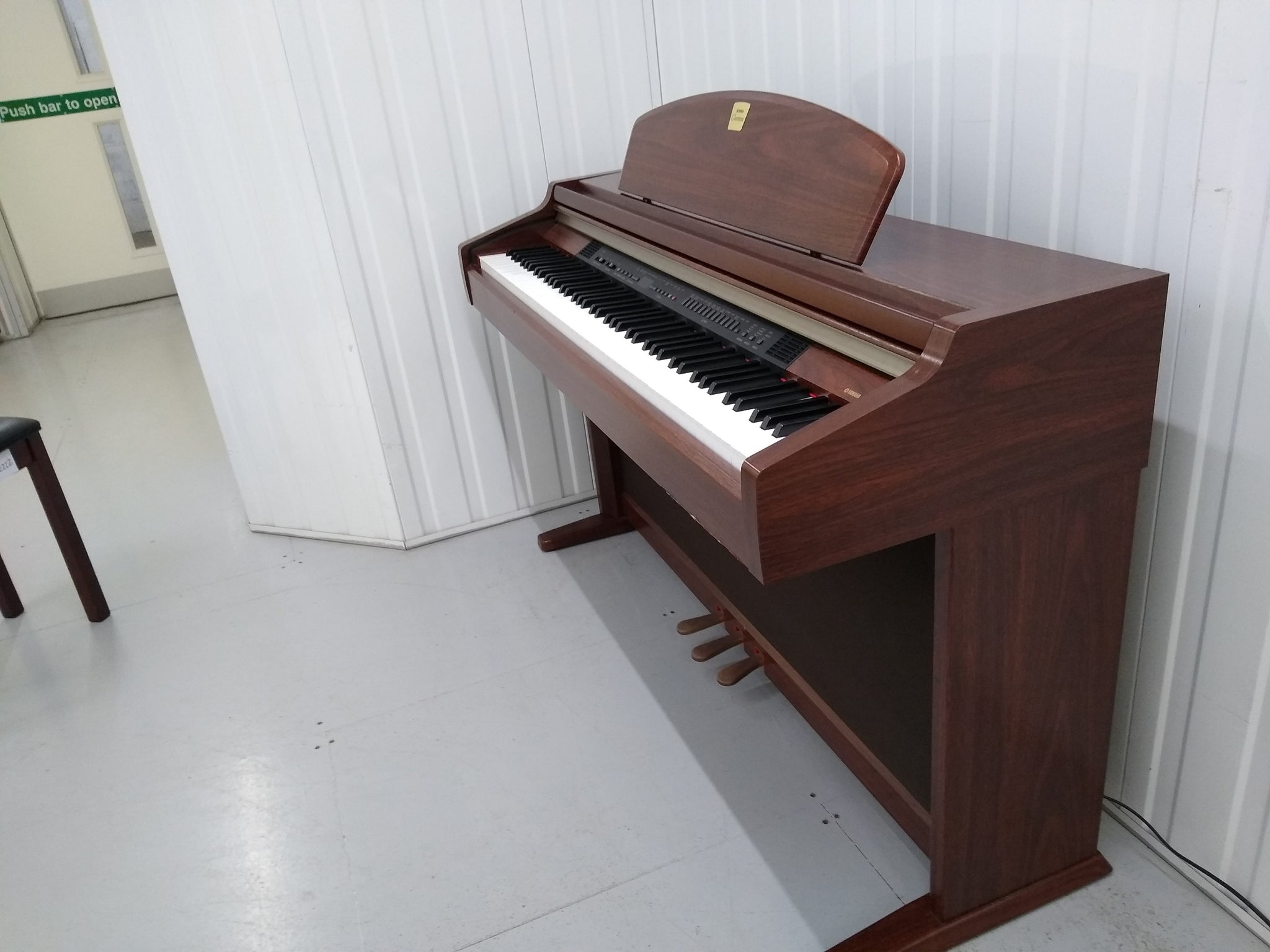 YAMAHA CLAVINOVA CLP-950 Digital Piano in mahogany with stool 