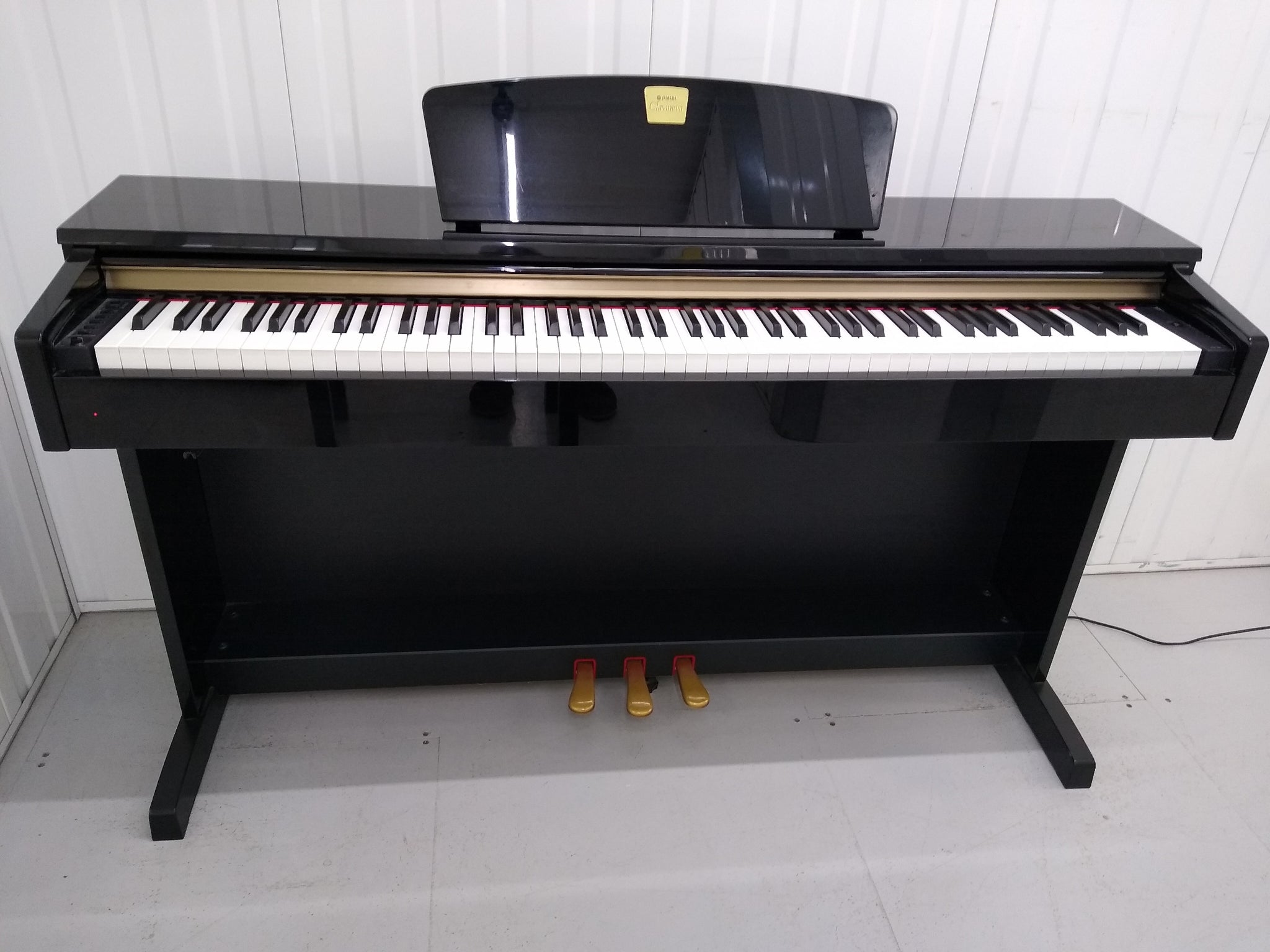 Yamaha Clavinova CLP-320PE Digital Piano in Glossy Black stock no