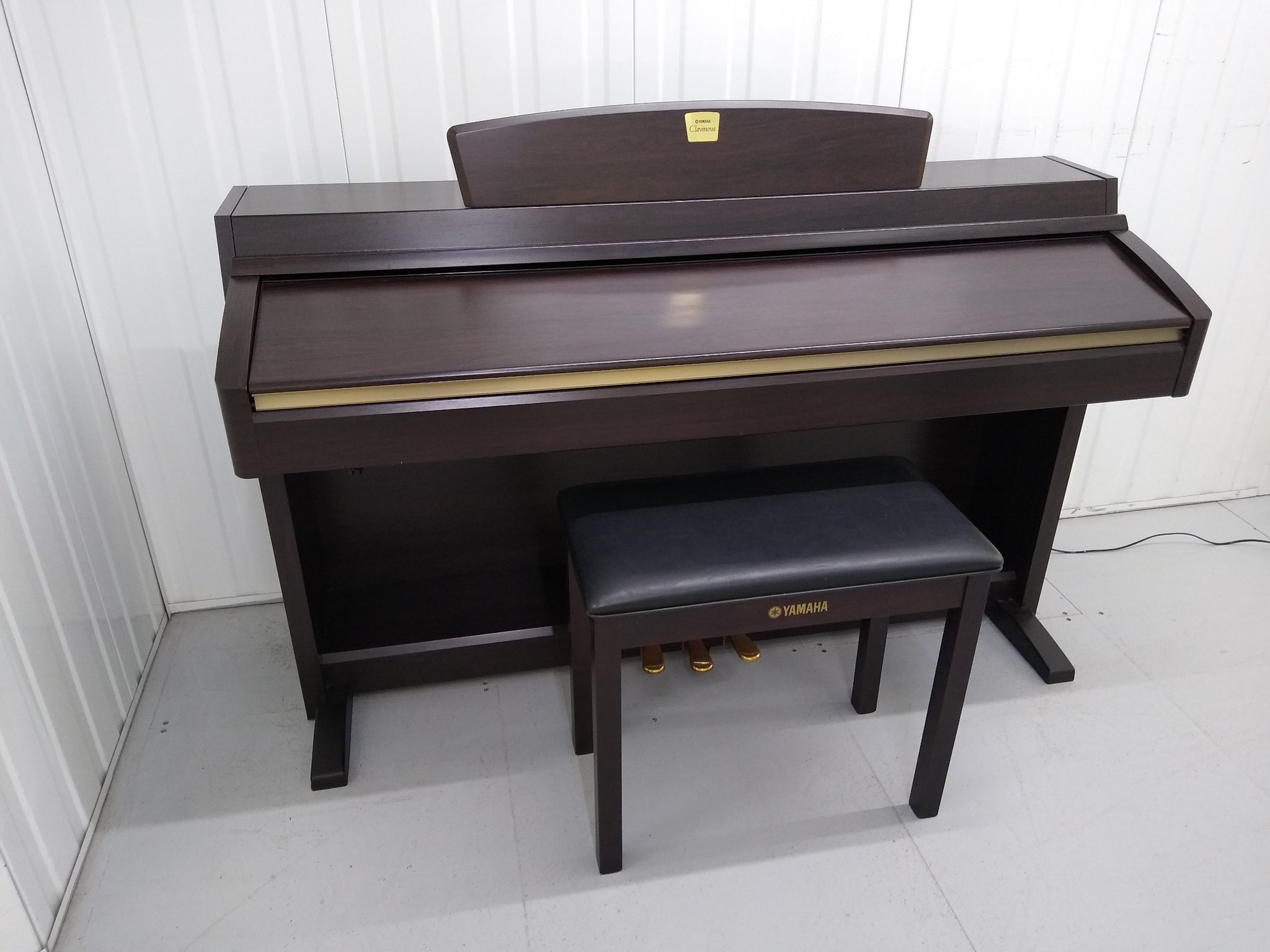 Yamaha Clavinova CLP-240 Digital Piano in rosewood + stool stock nr 22 –  Sulinda Music