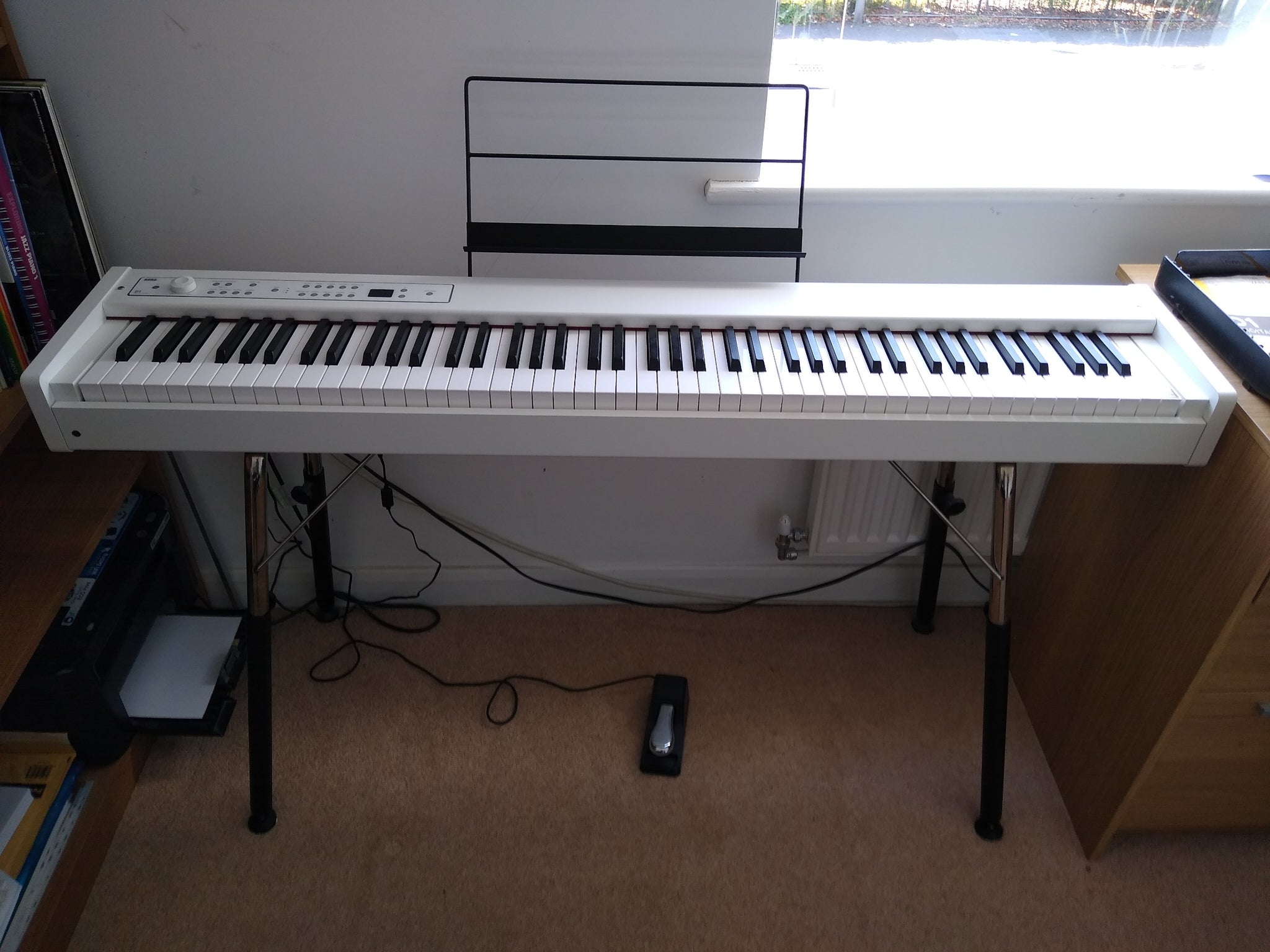 Korg B2-WH piano numérique blanc stand banquette piano Bax Music Korg B2-WH piano numérique blanc stand banquette piano Bax Music