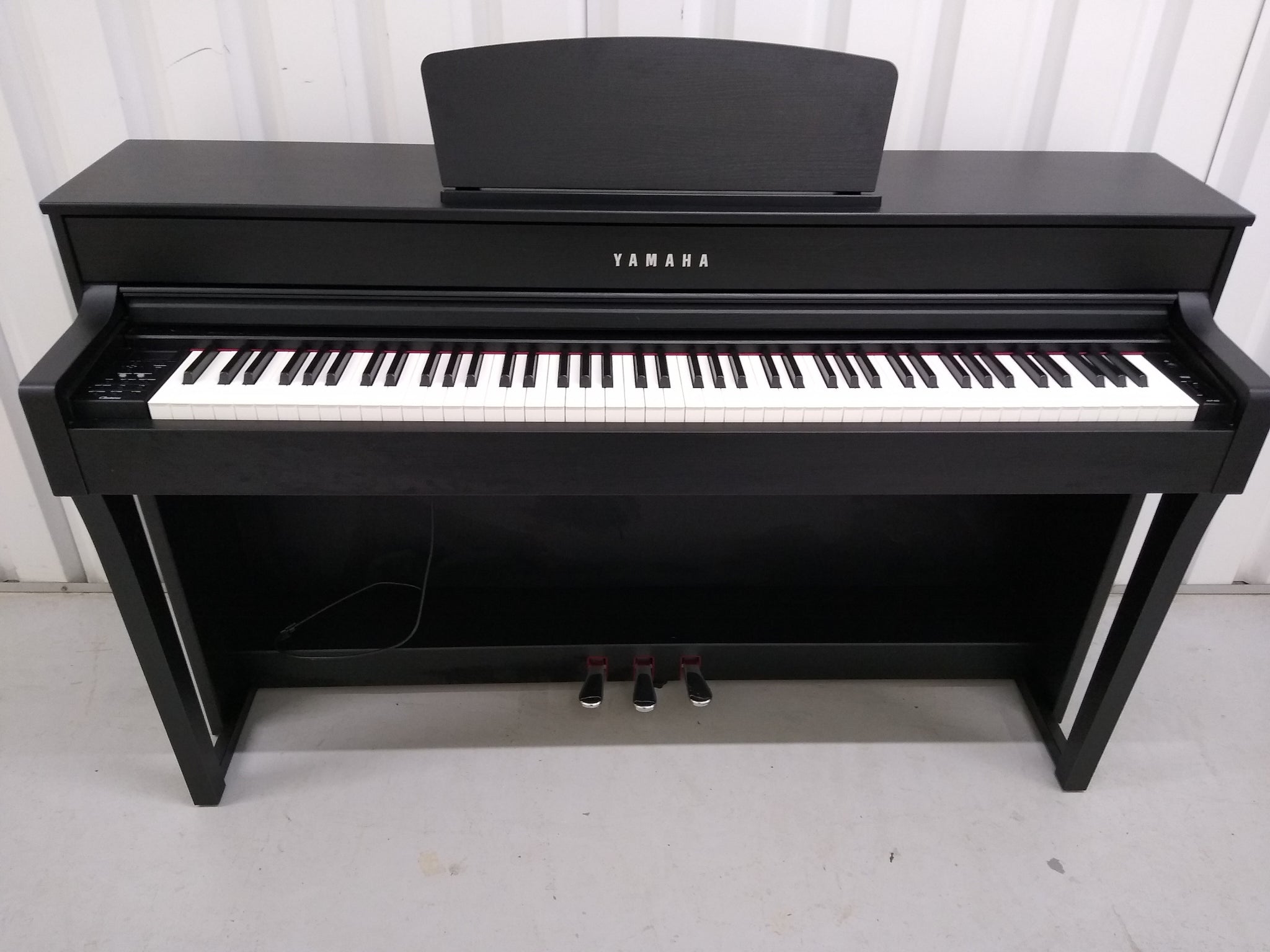 Yamaha Clavinova CLP-635 CLP-635B Digital Piano in satin