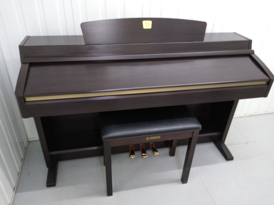 Yamaha Clavinova CLP-230 Digital Piano in rosewood + stool stock nr 22239