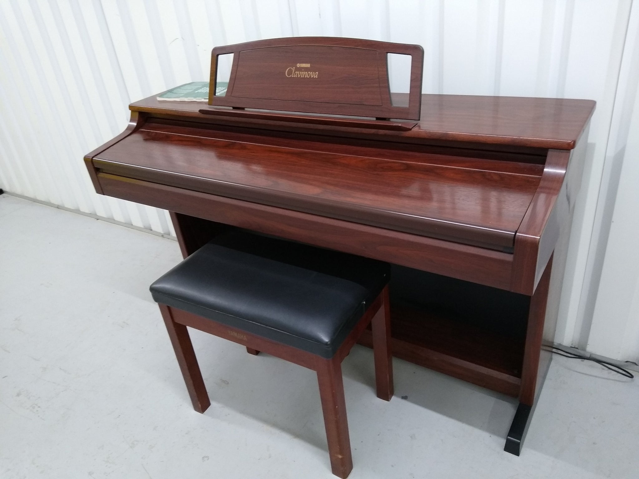 Yamaha Clavinova CLP-860 Digital Piano and stool in mahogany stock # 2 –  Sulinda Music