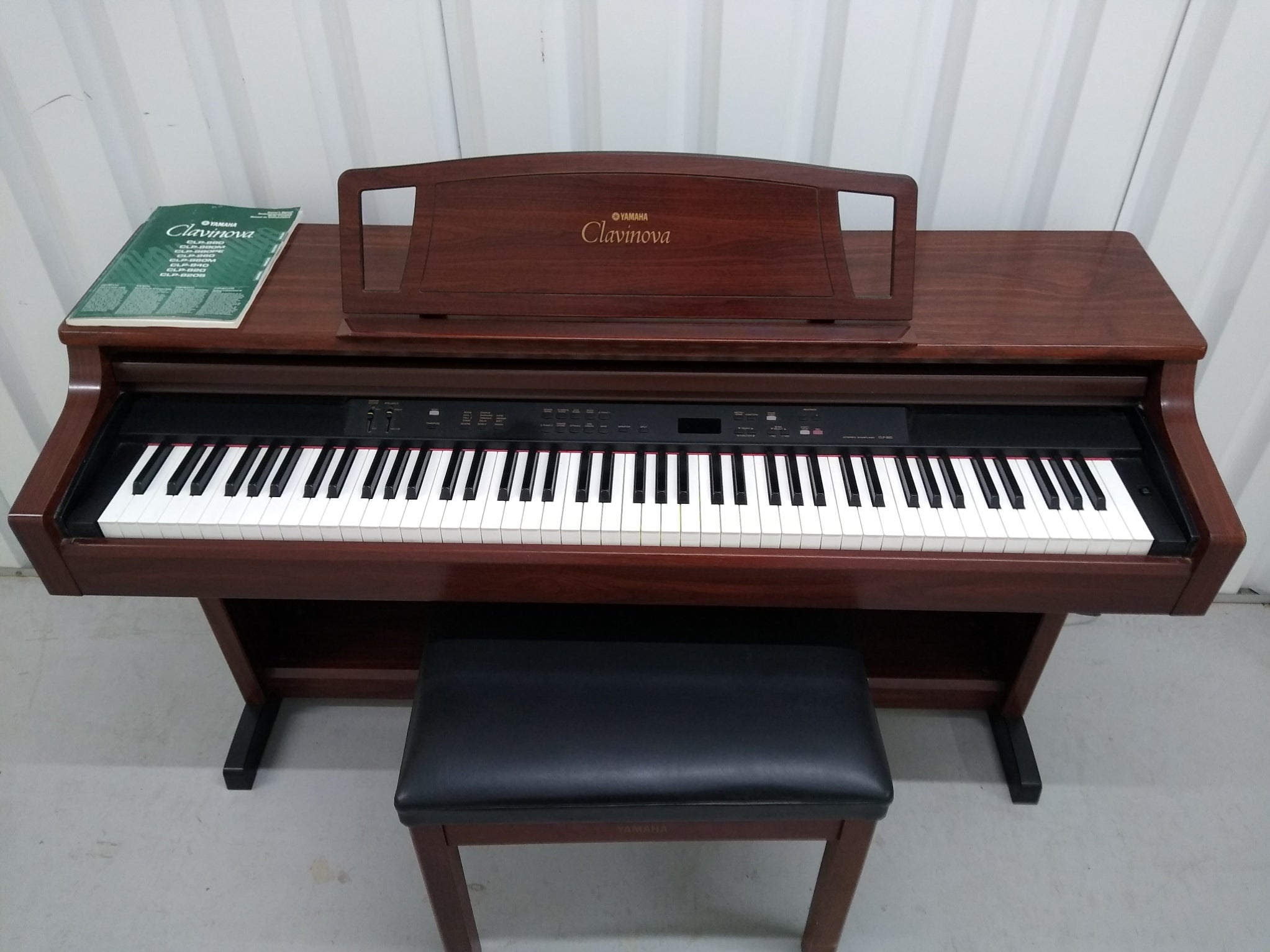 Yamaha Clavinova CLP-860 Digital Piano and stool in mahogany stock # 2 –  Sulinda Music