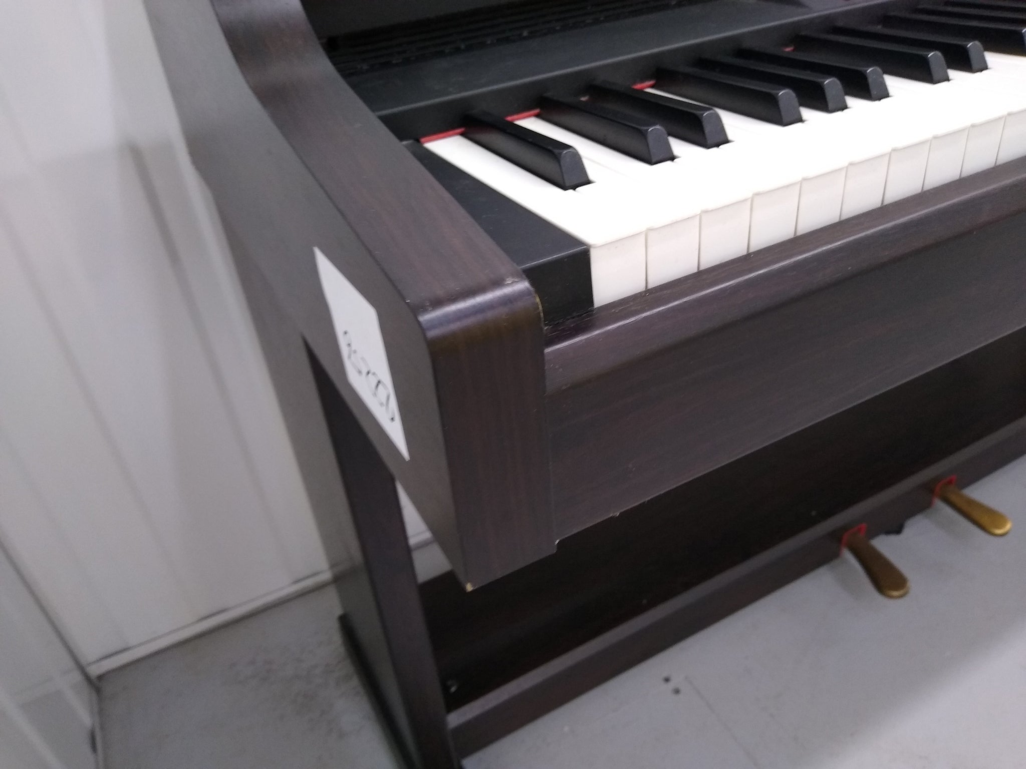 Yamaha Clavinova CLP-820 Digital Piano in rosewood weighted keys