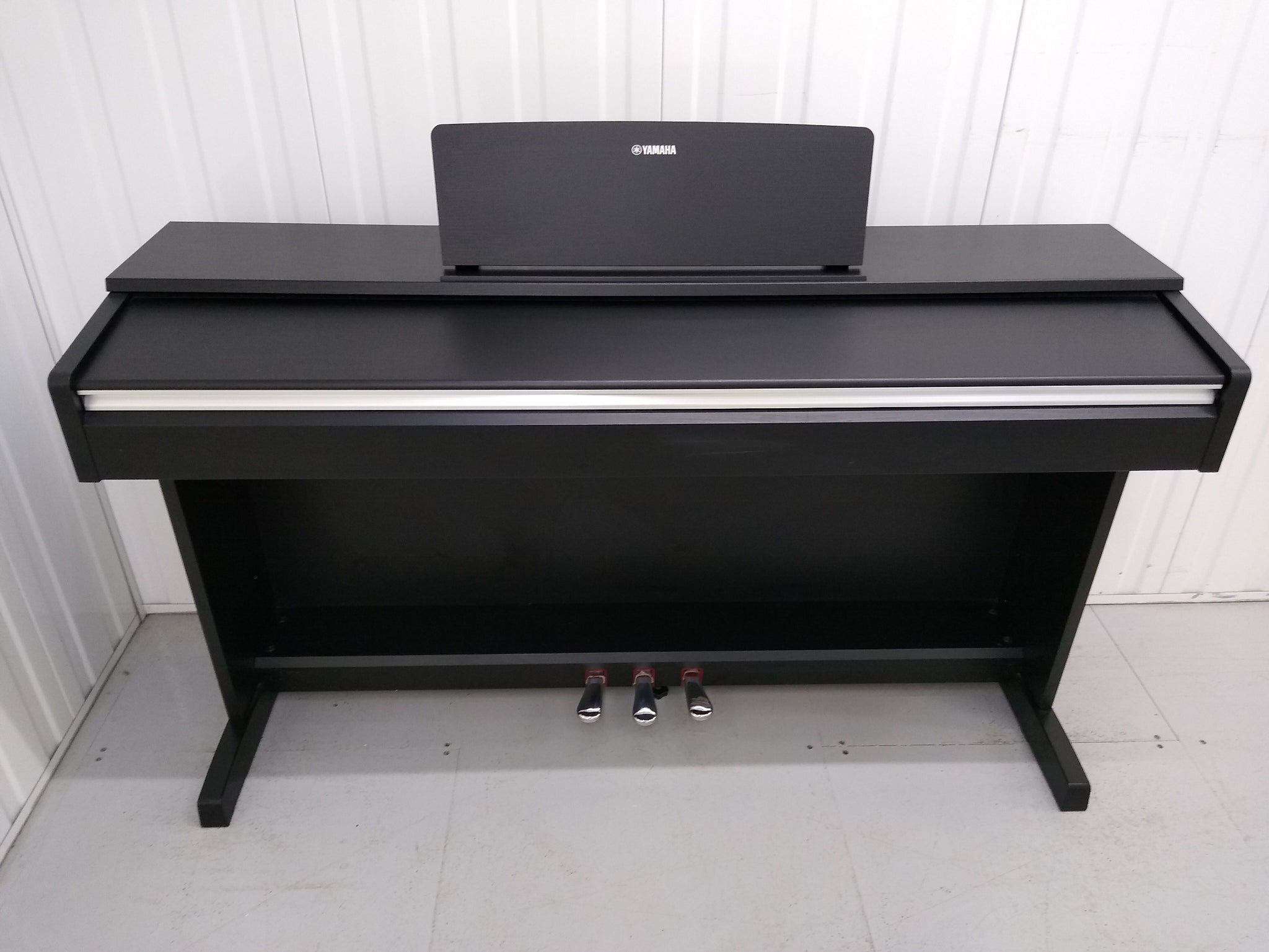 Yamaha Arius YDP-142 Digital Piano in satin black. Stock number 22261 –  Sulinda Music