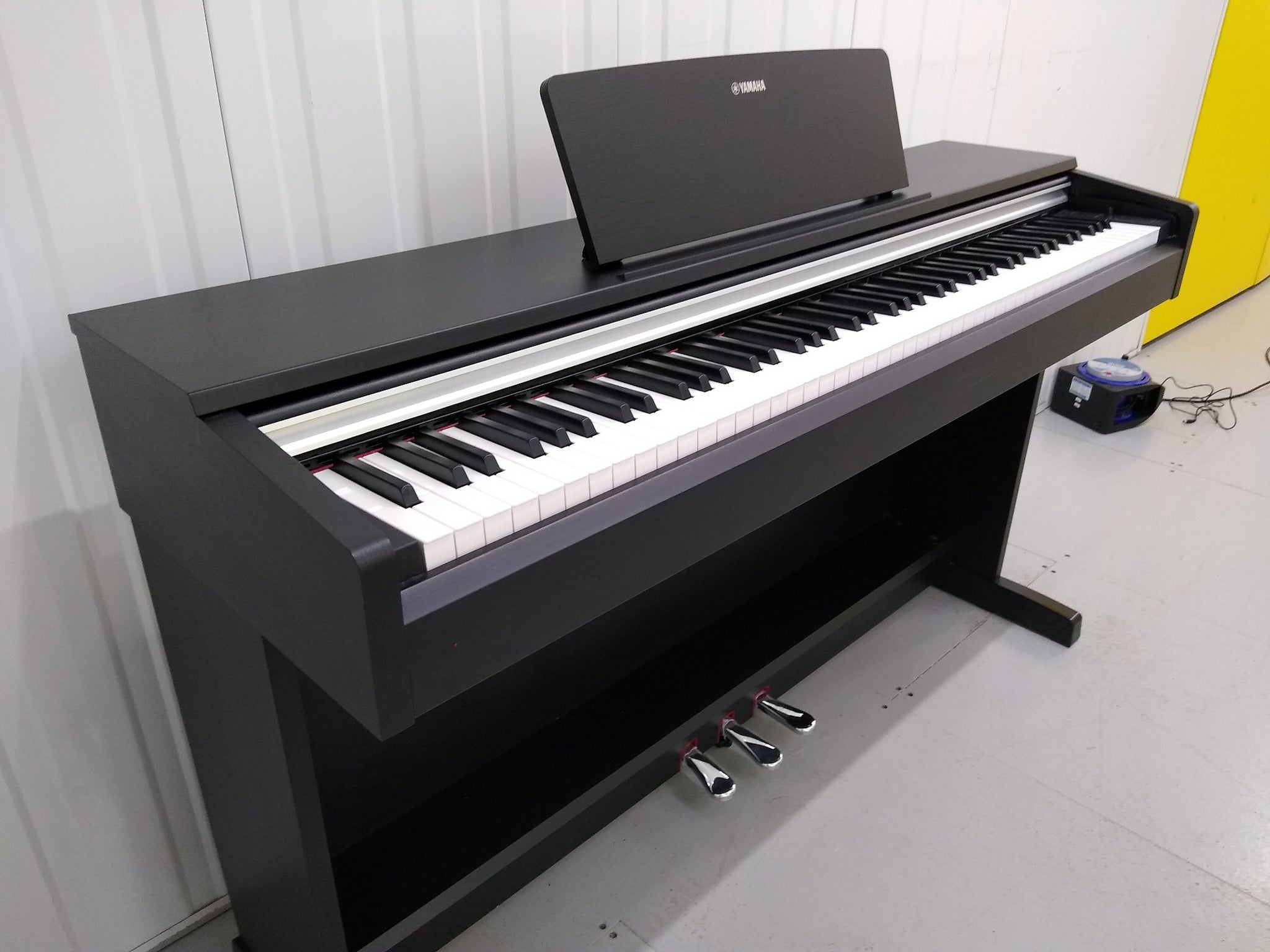 Yamaha Arius YDP-142 Digital Piano in satin black. Stock number