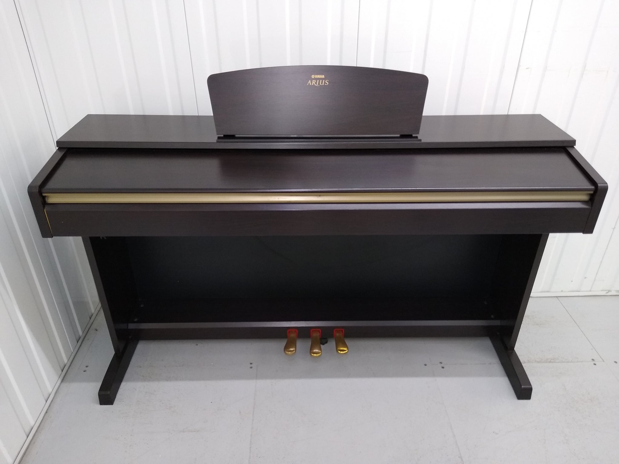 Yamaha Arius YDP-161 Digital Piano in rosewood- clavinova keyboard