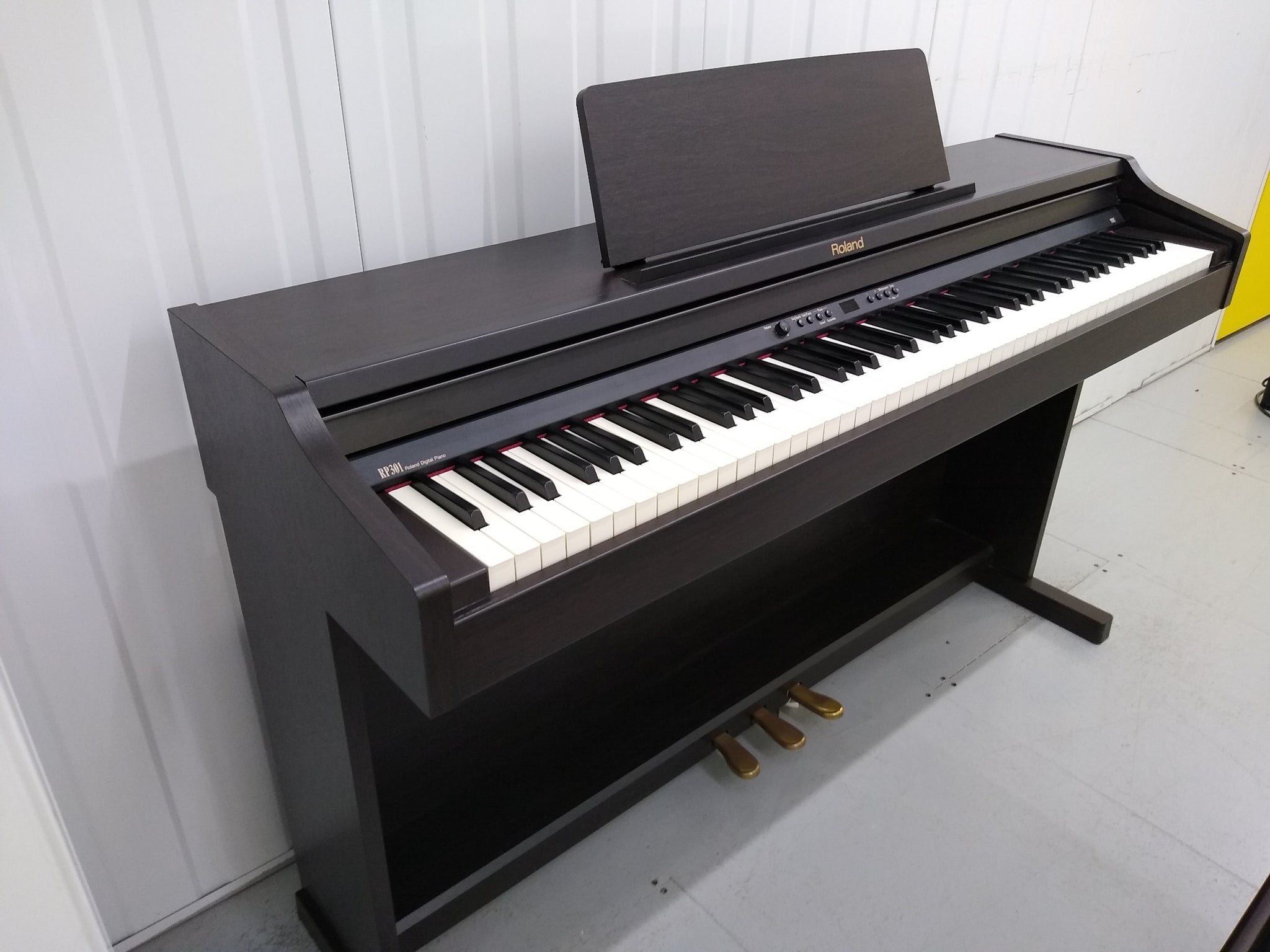 Roland RP301 Digital Piano in rosewood Full Size 88 weighted keys 