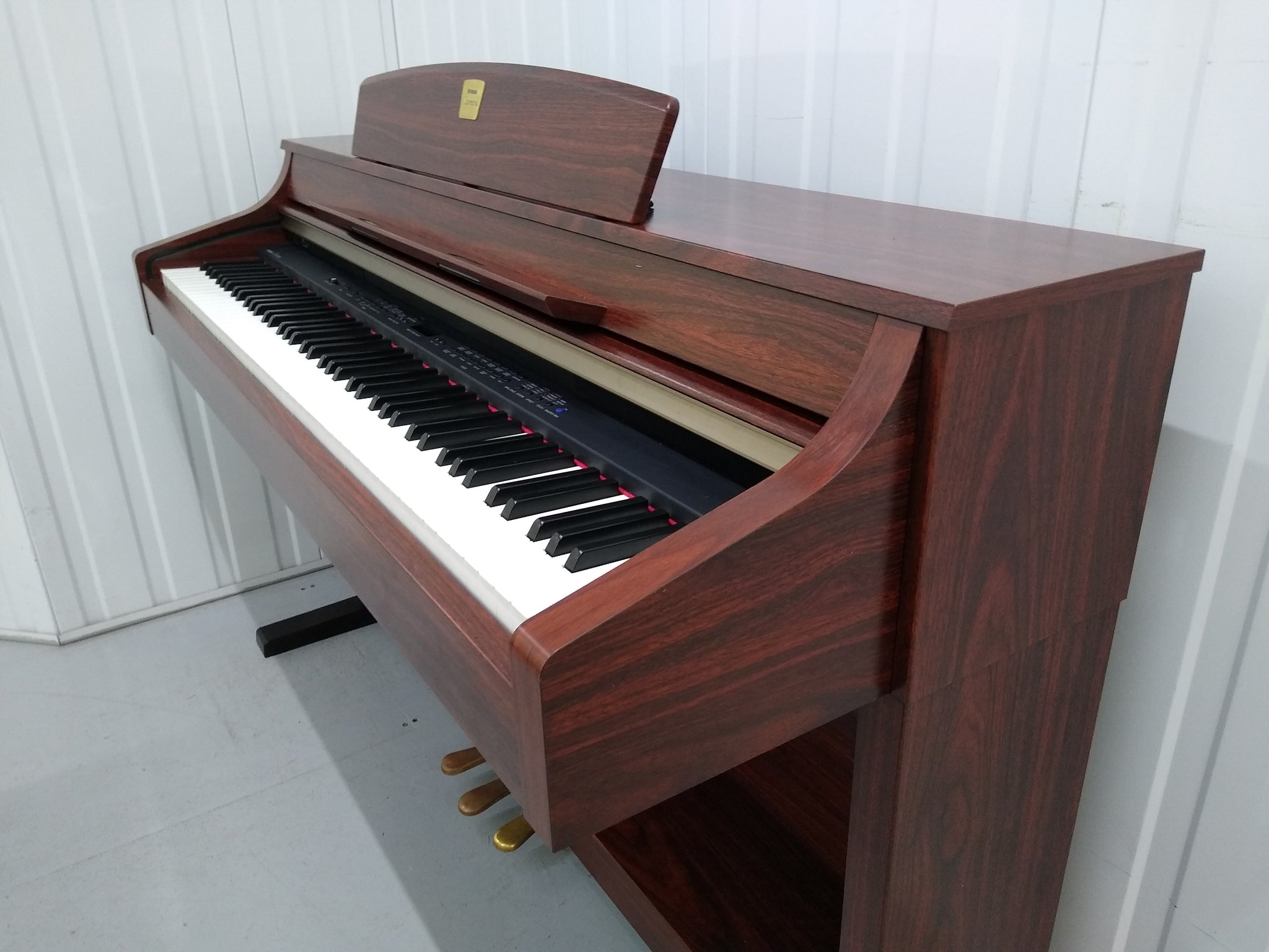 Yamaha Clavinova CLP-340 Digital Piano mahogany with stool Yamaha Clavinova CLP-340 Digital Piano mahogany with stool