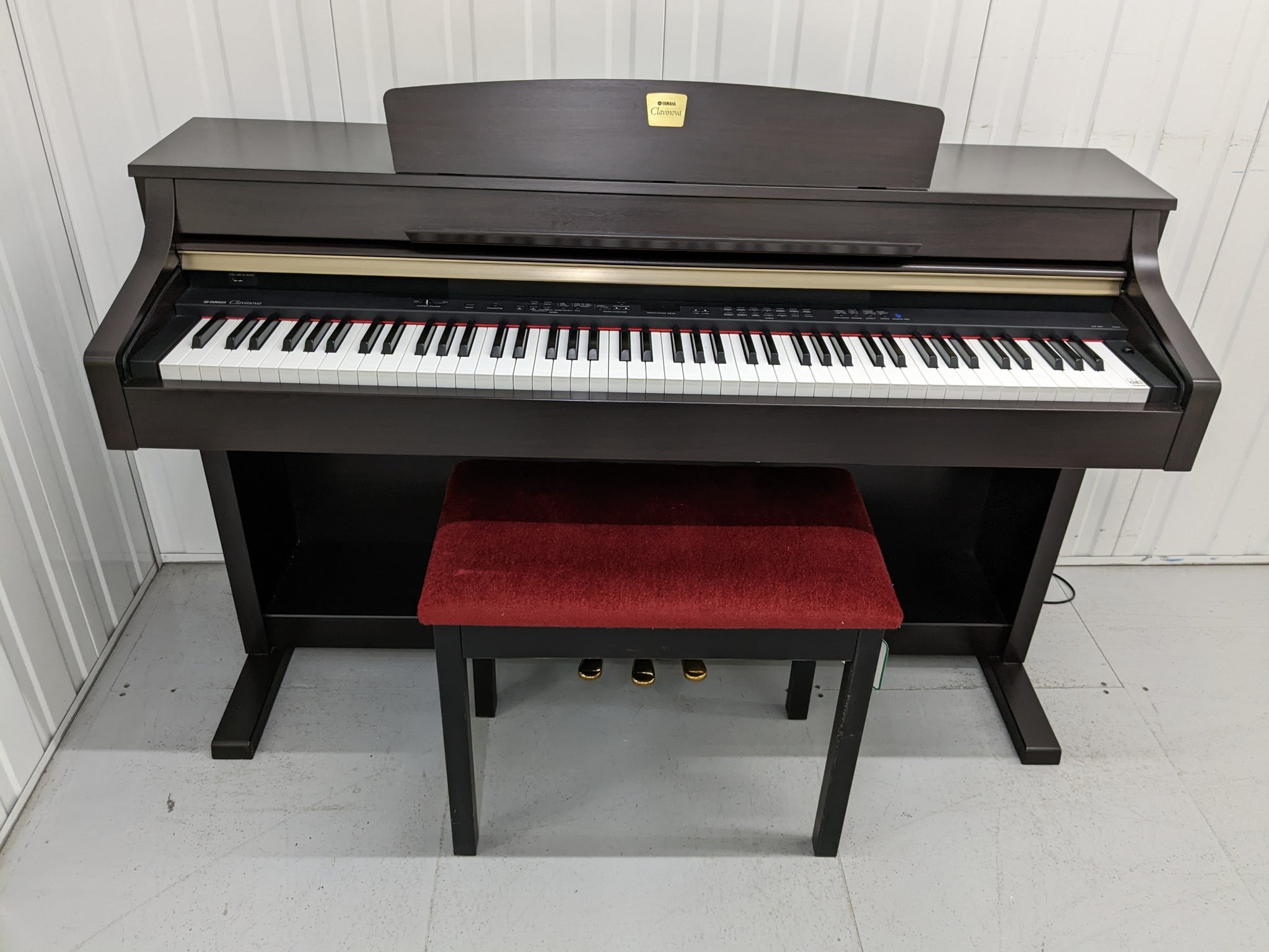 Yamaha Clavinova CLP-330 Digital Piano with matching stool stock nr 22 –  Sulinda Music