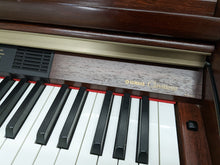 Load image into Gallery viewer, YAMAHA CLAVINOVA CLP-950 Digital Piano in mahogany stock nr 22318
