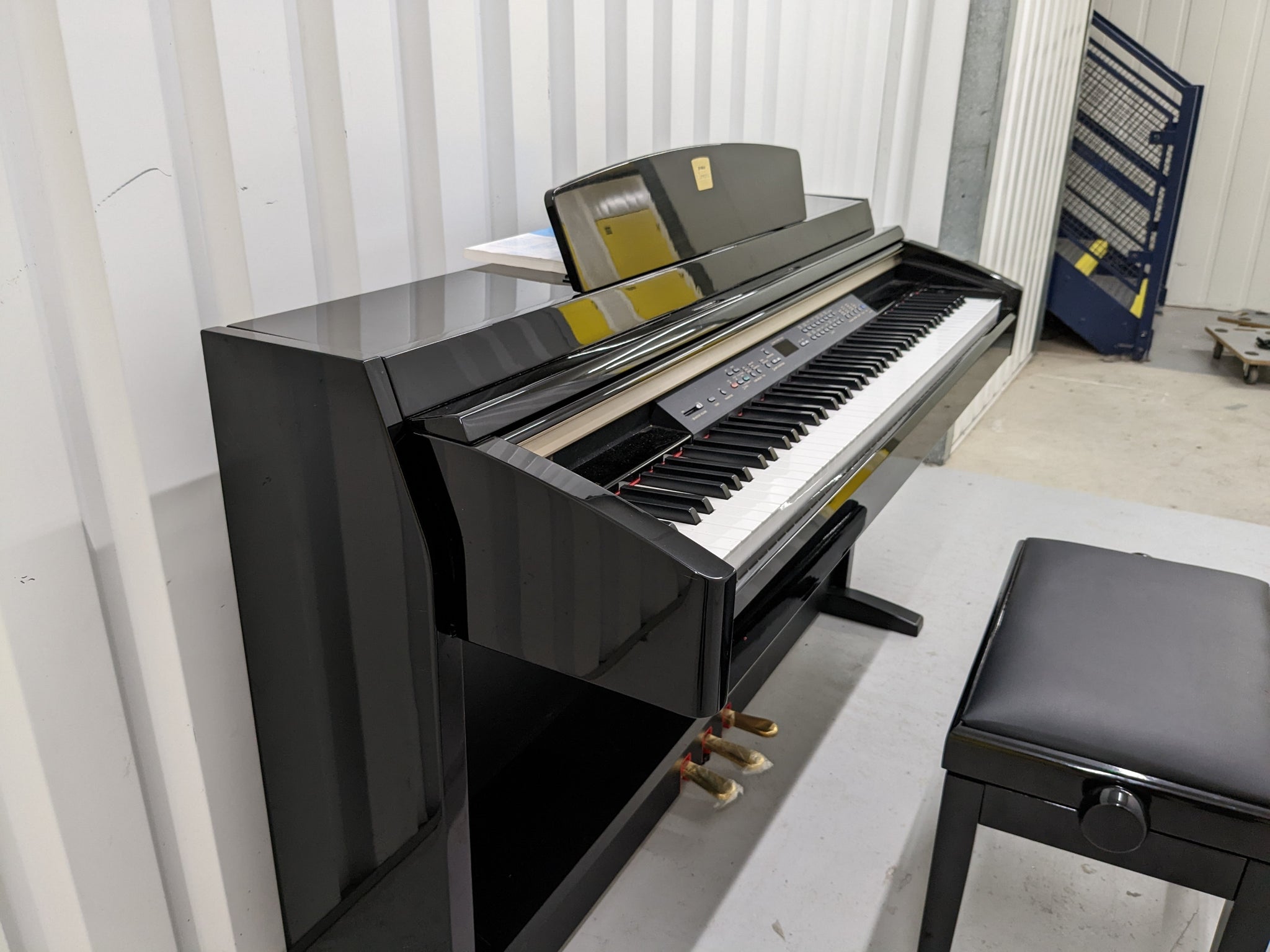 Yamaha Clavinova CLP-240PE Digital Piano polished GLOSSY BLACK