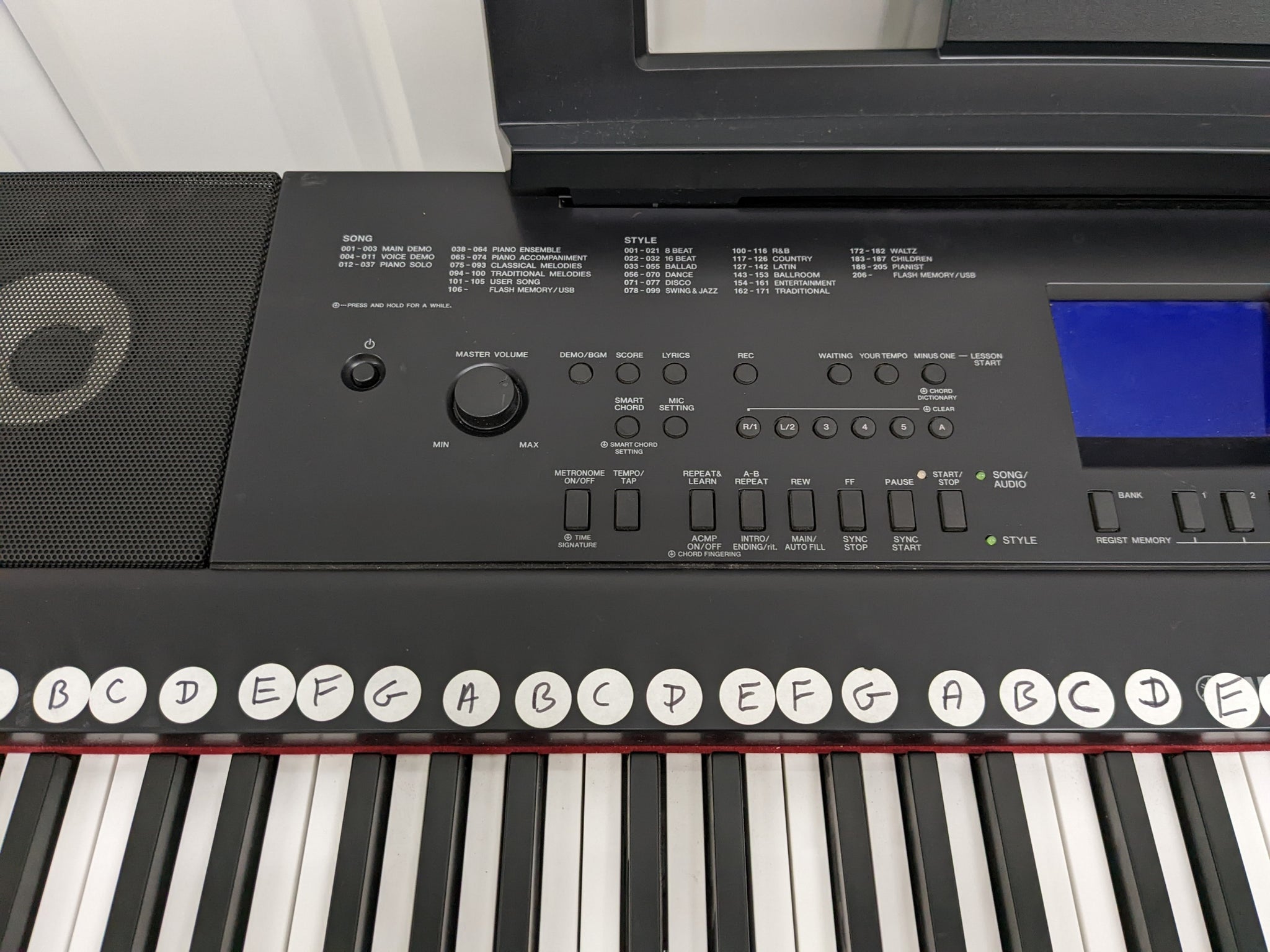 Yamaha DGX-660 black portable grand piano keyboard and stand