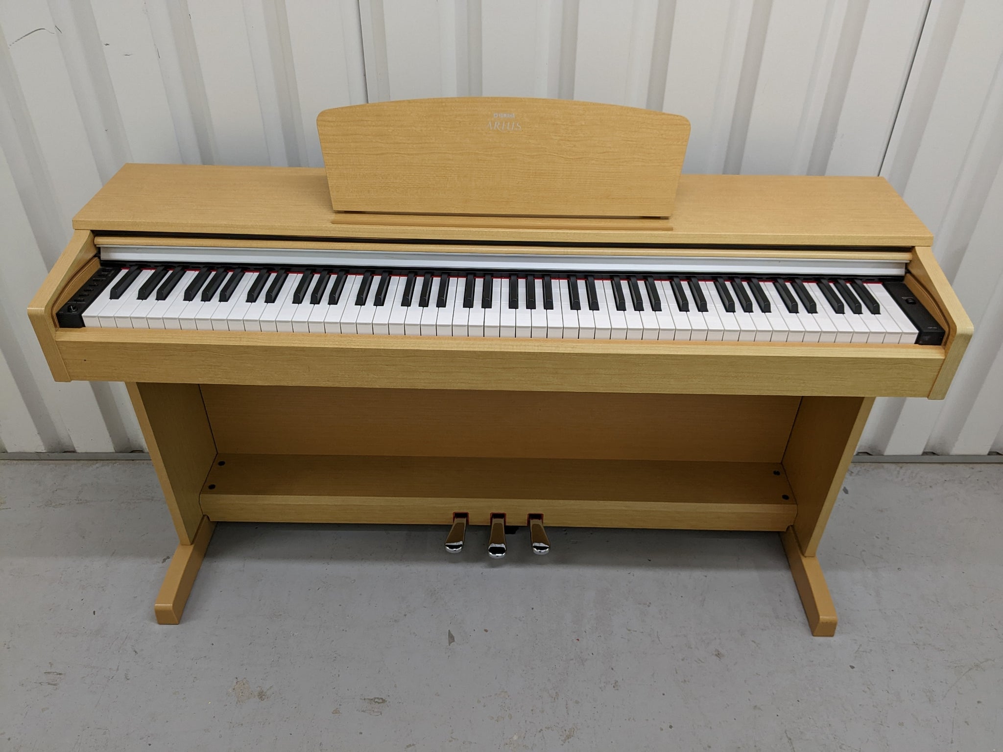 Yamaha Arius YDP-140 Digital Piano in light oak stock number