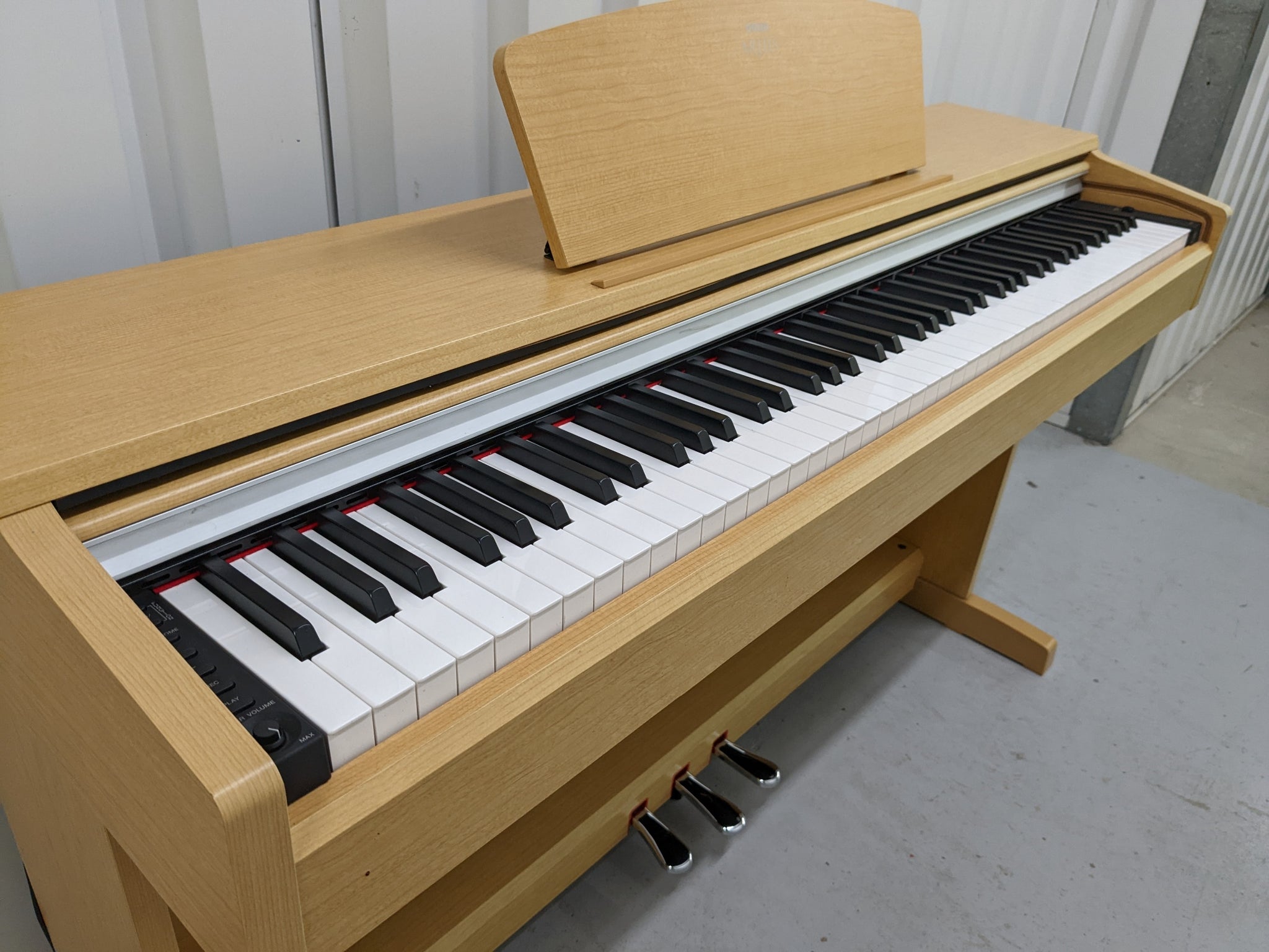 Yamaha Arius YDP-140 Digital Piano in light oak stock number