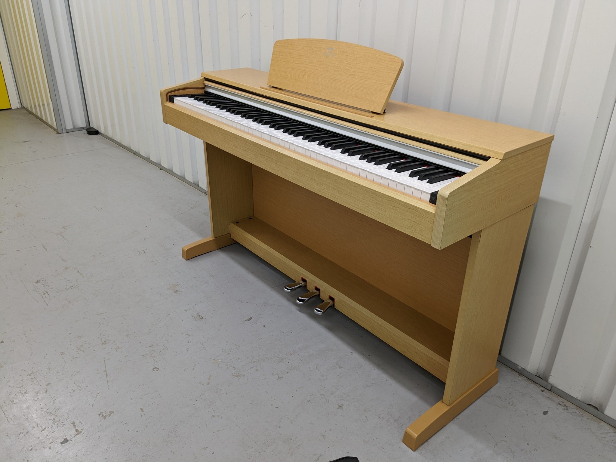 Yamaha Arius YDP-140 Digital Piano in cherry wood / light oak stock nu –  Sulinda Music