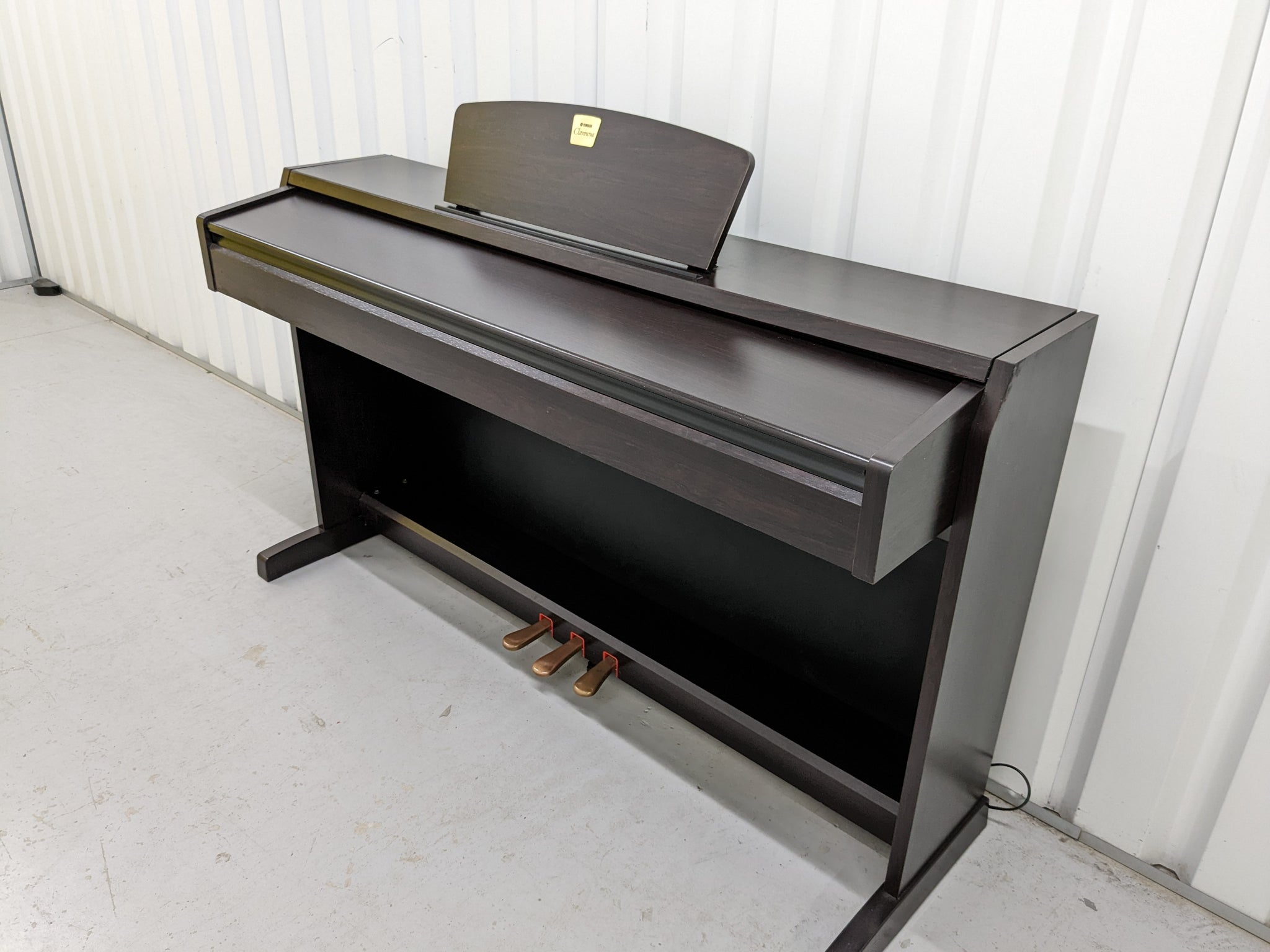 Yamaha Clavinova CLP-220 Digital Piano in rosewood, DELIVERY, stock no –  Sulinda Music